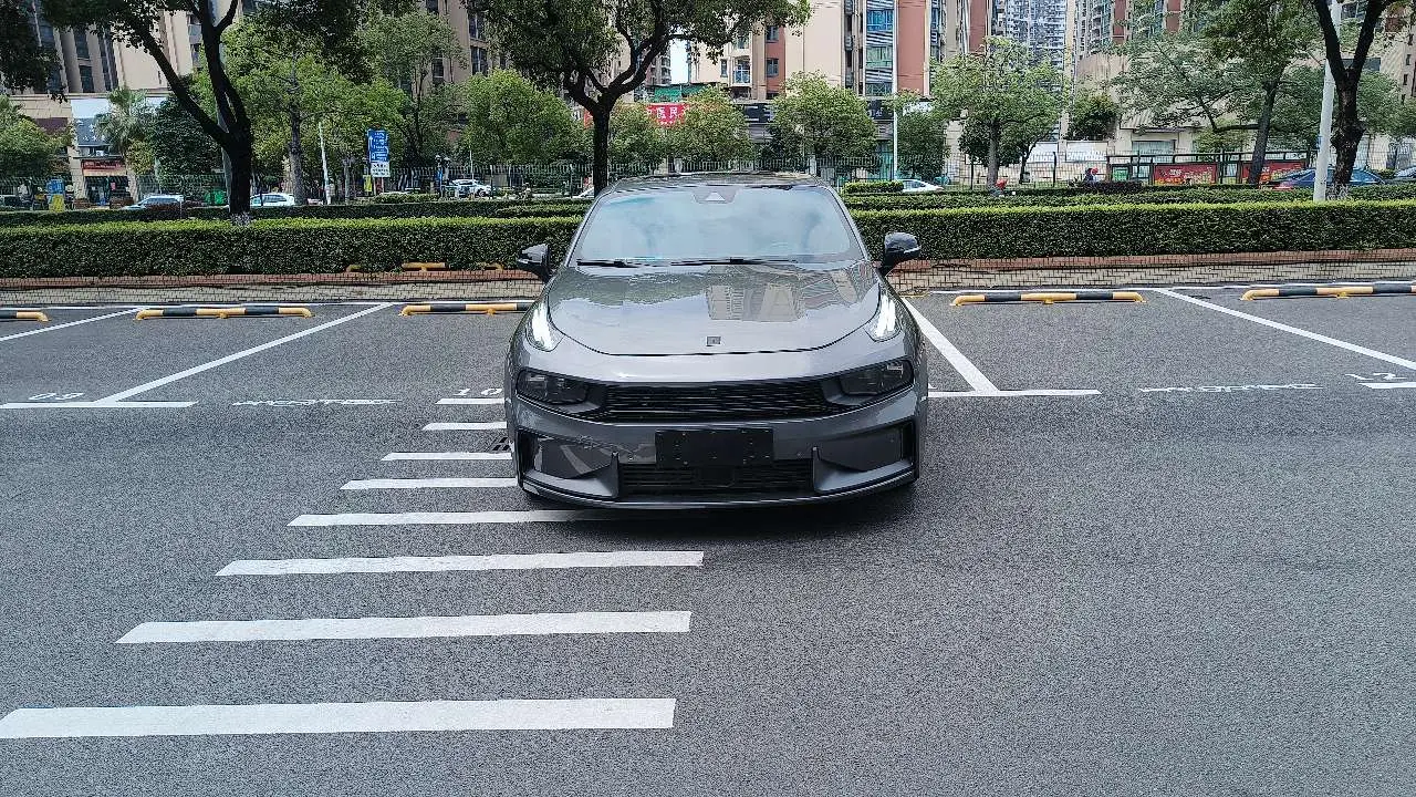 Lynk & Co 03