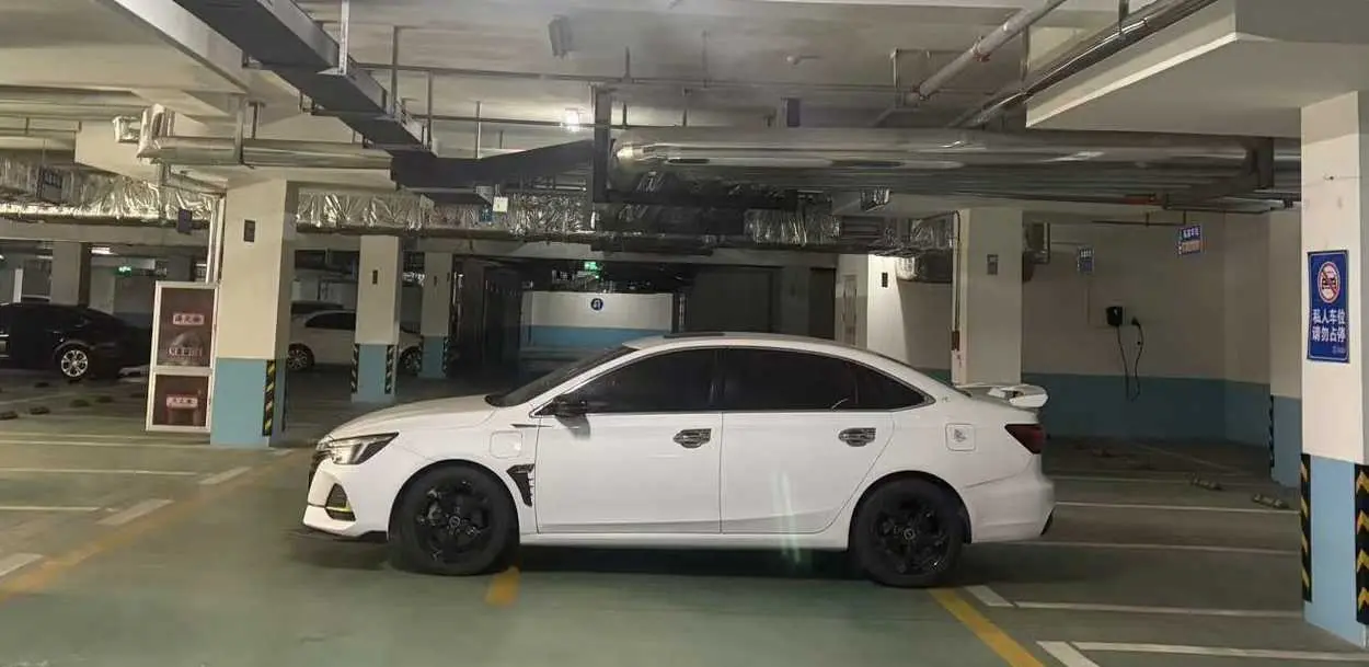 Roewe ei6 MAX
