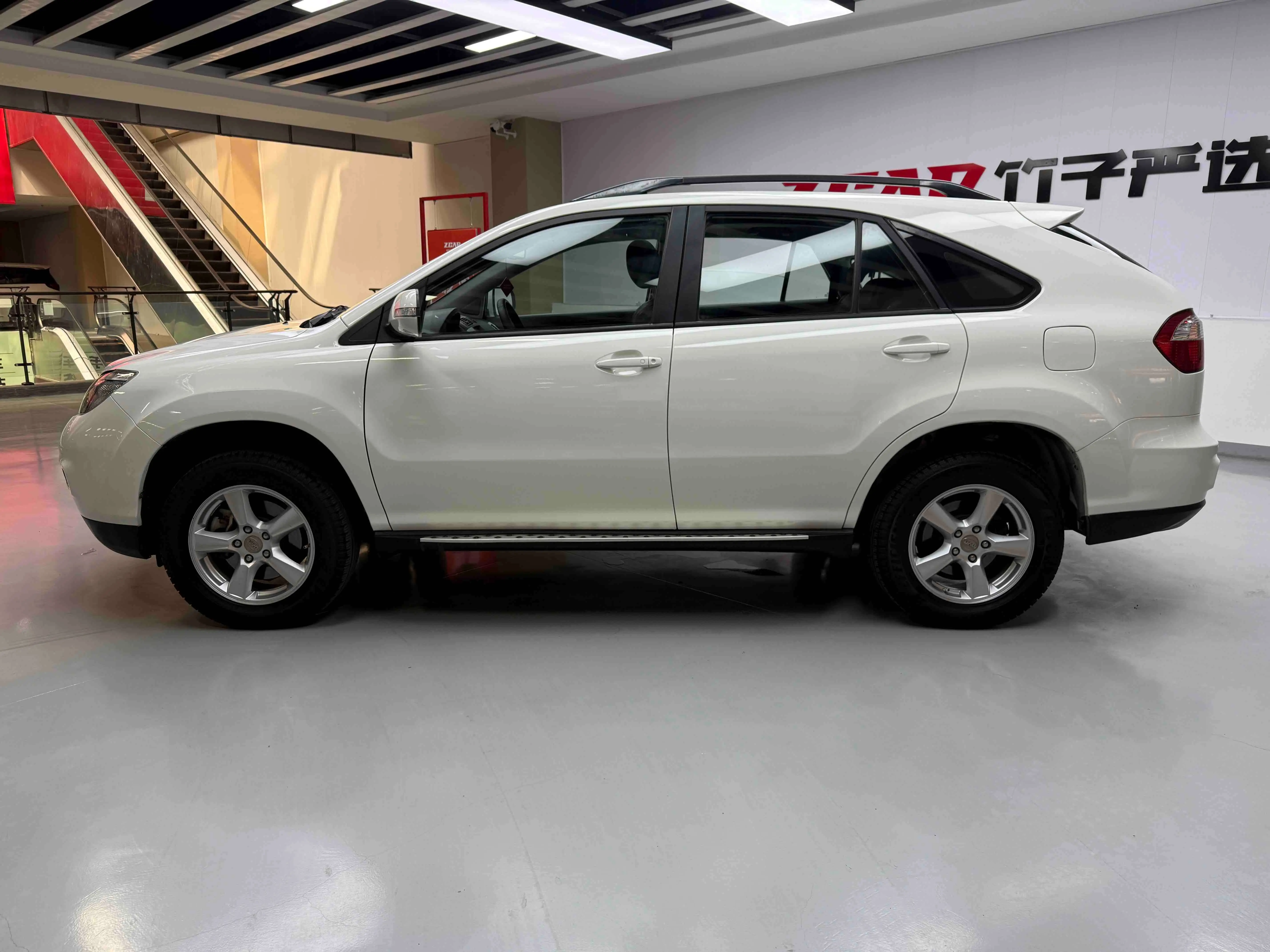 BYD S6