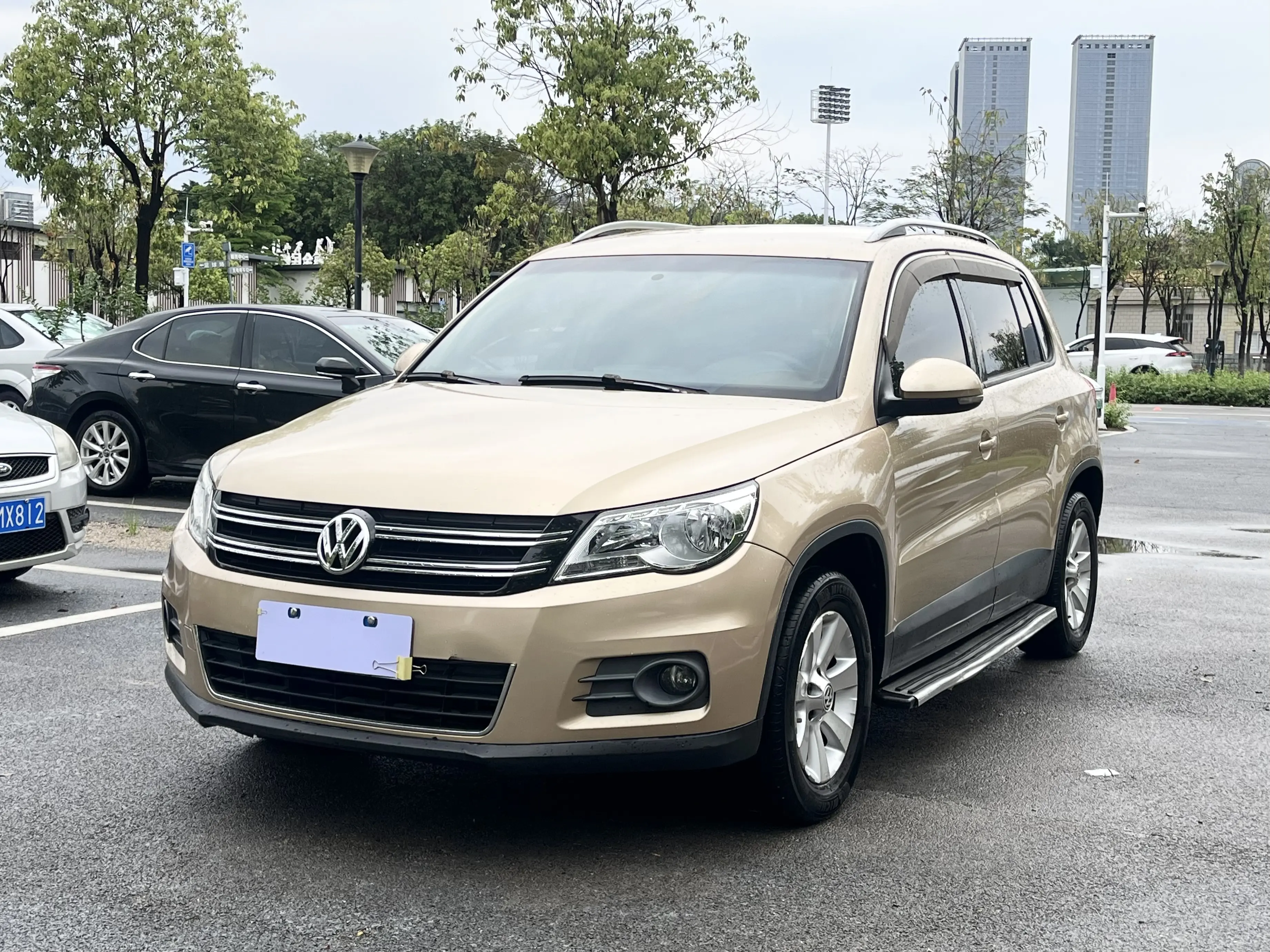 Volkswagen Tiguan (Tharu)