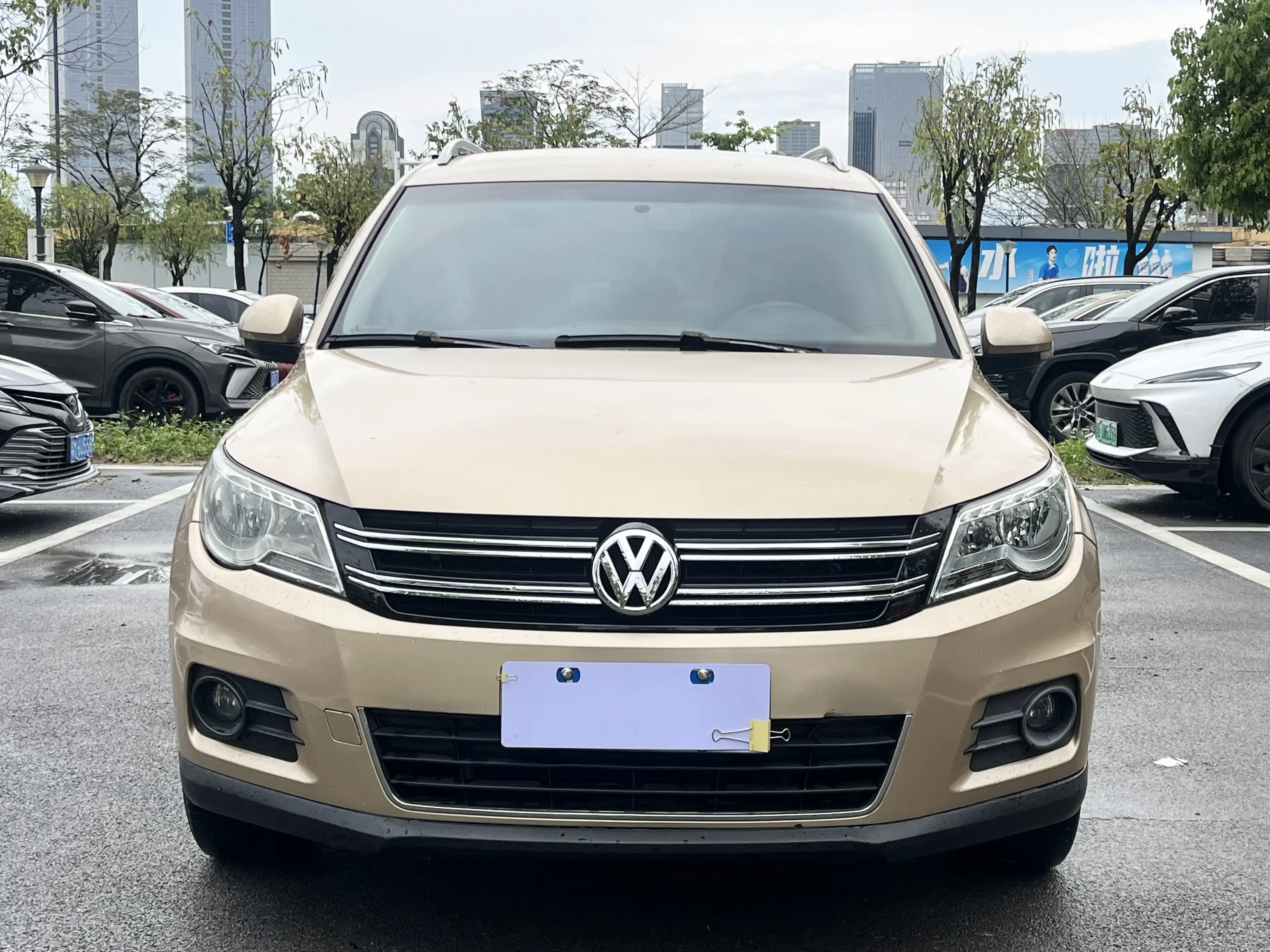 Volkswagen Tiguan (Tharu)
