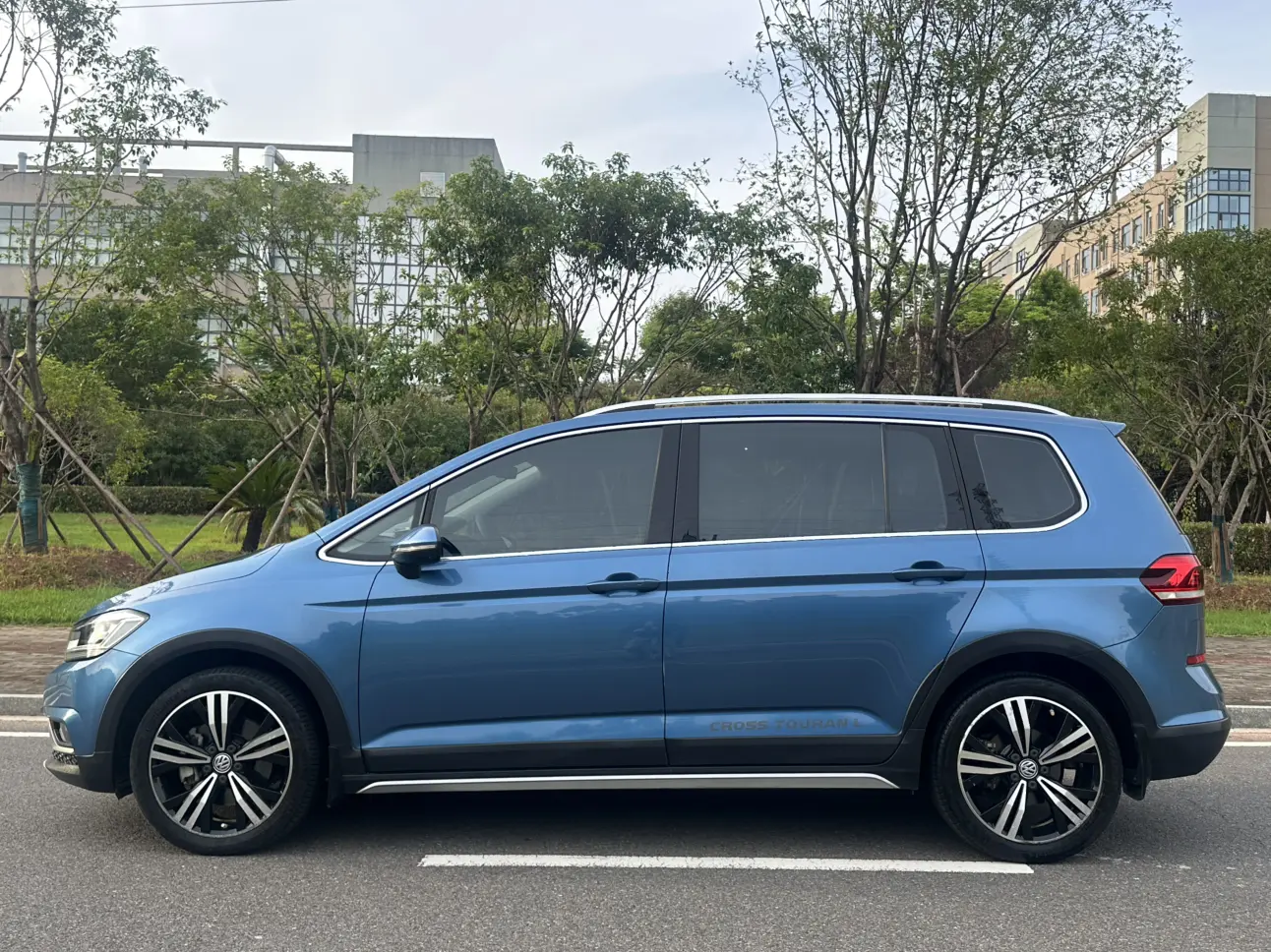 Volkswagen Touran L