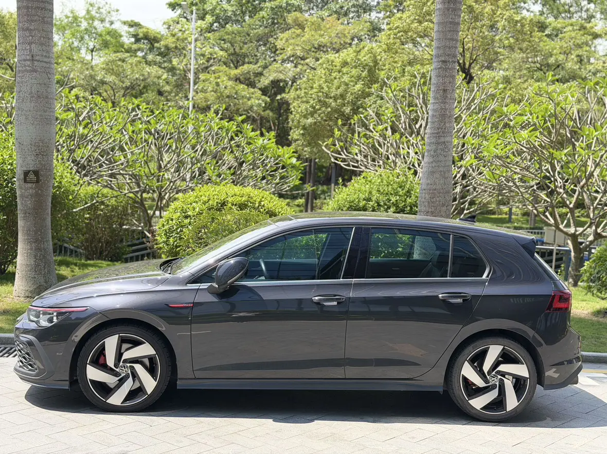 Volkswagen Golf GTI