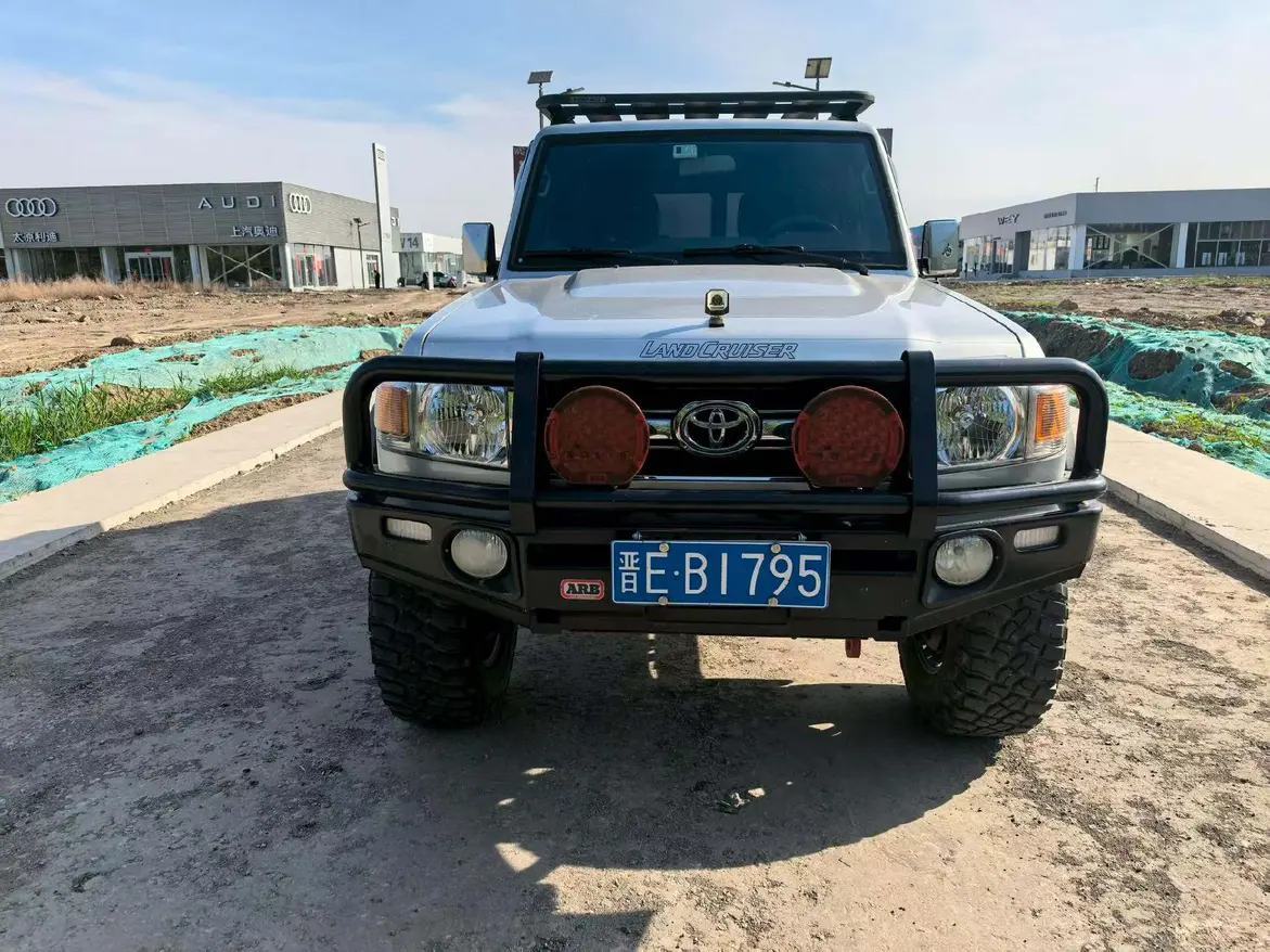 Toyota TGS Land Cruiser 70