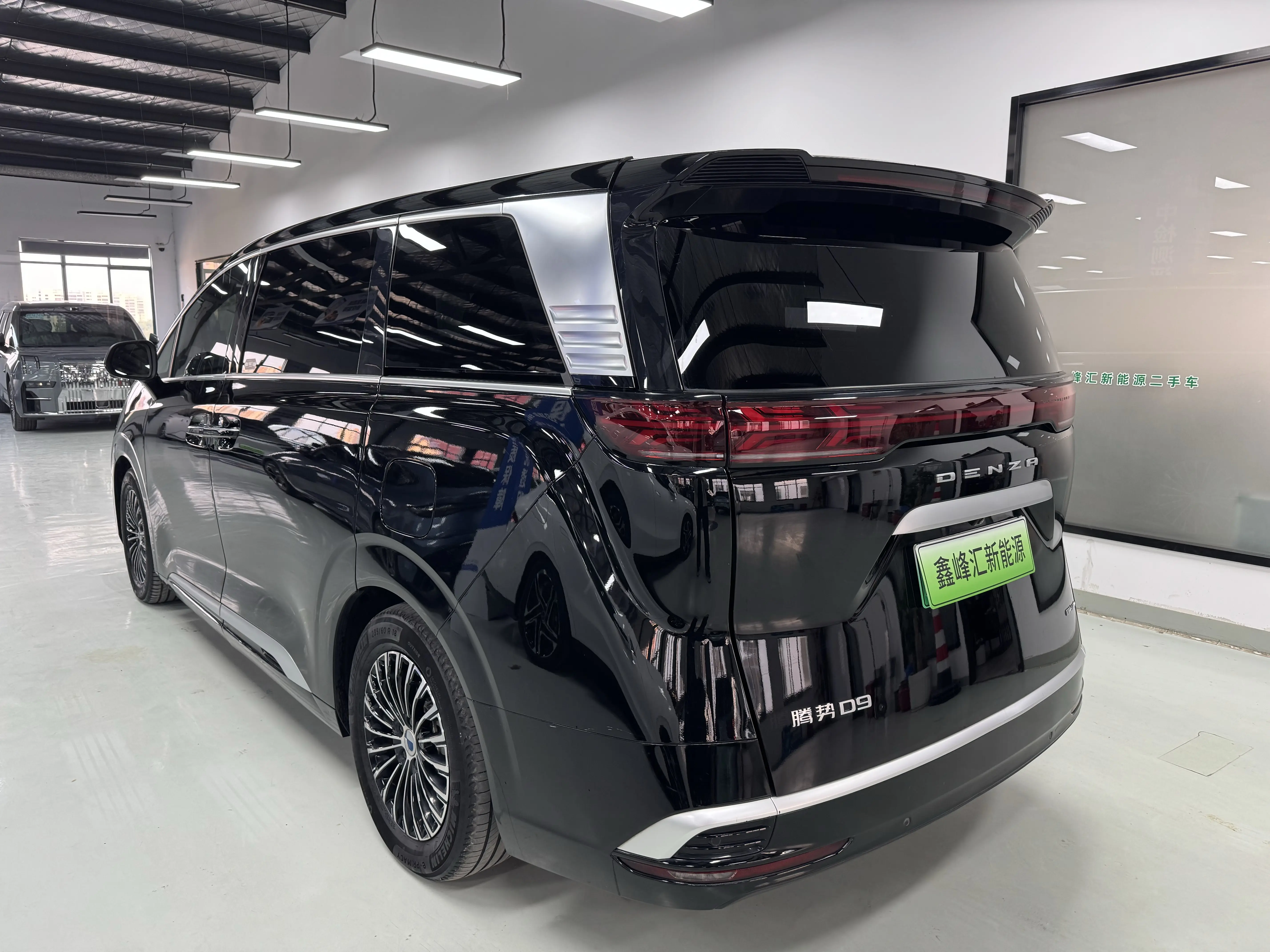Denza D9 EV
