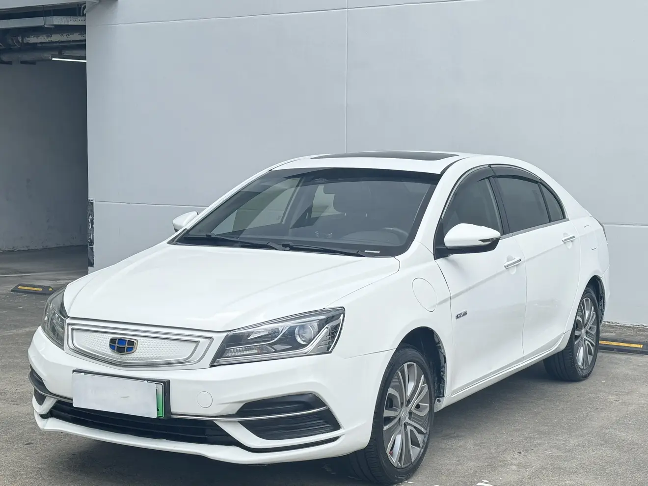 Geely Emgrand EV