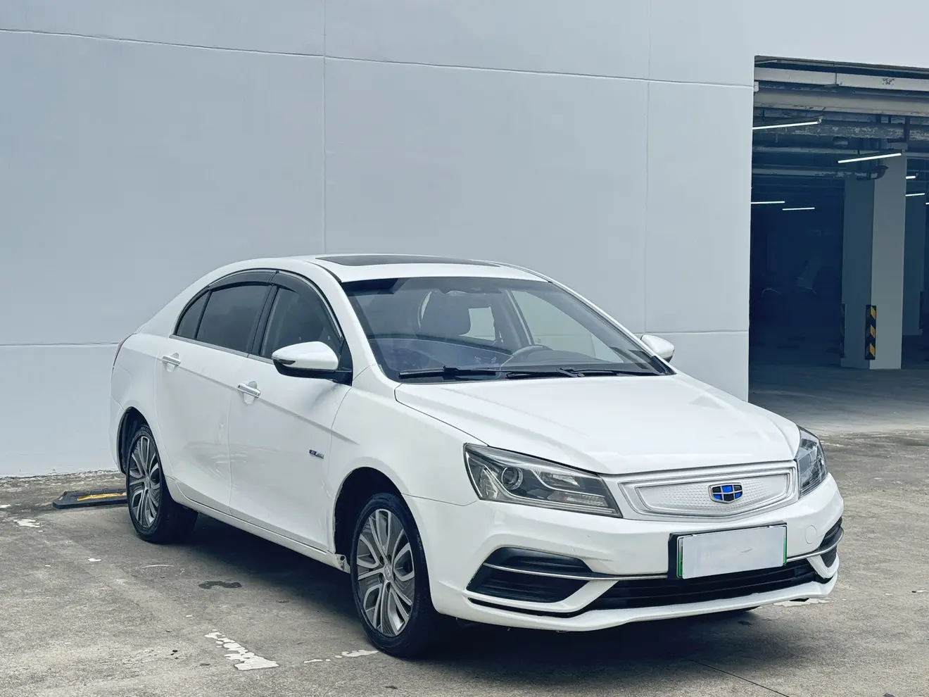 Geely Emgrand EV