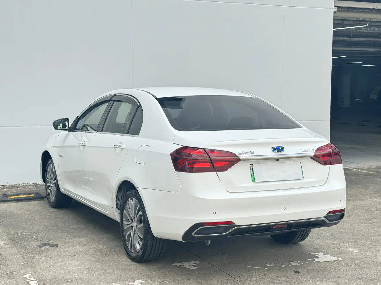 Geely Emgrand EV