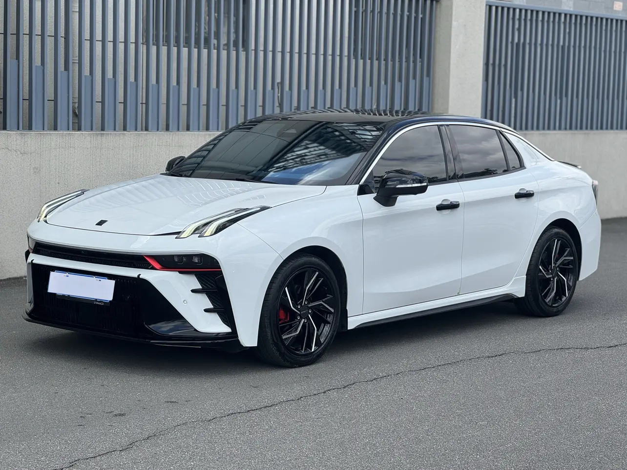 Lynk & Co 03