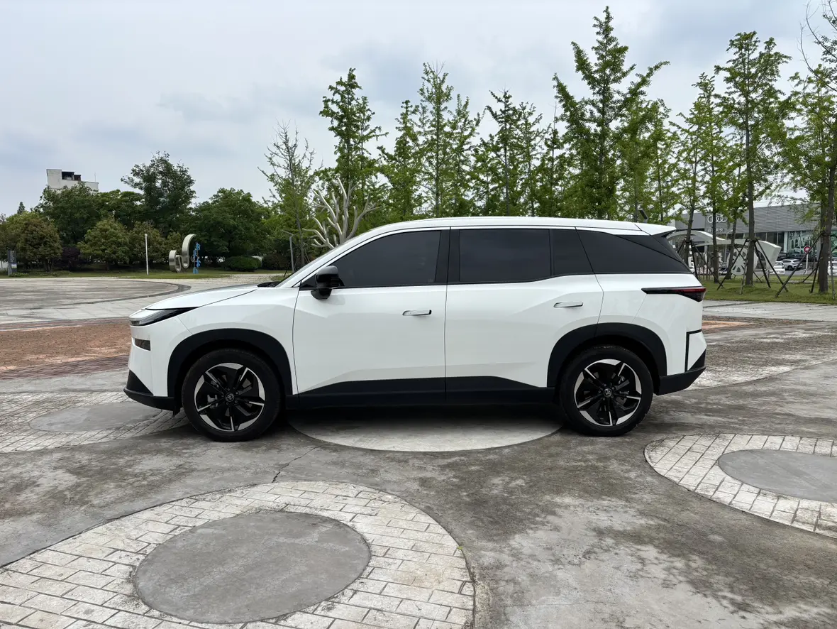 Toyota Bozhi 3X