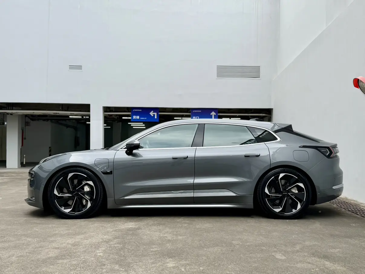 ZEEKR 001