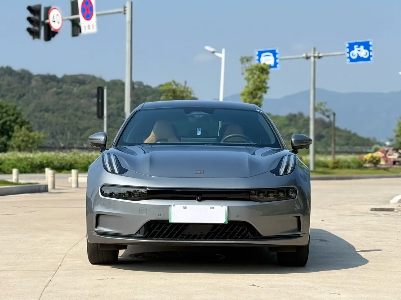ZEEKR 001
