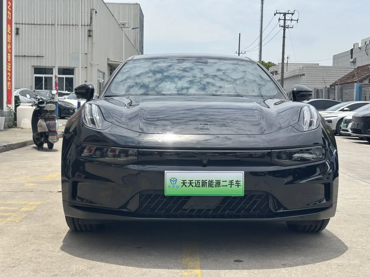 ZEEKR 001