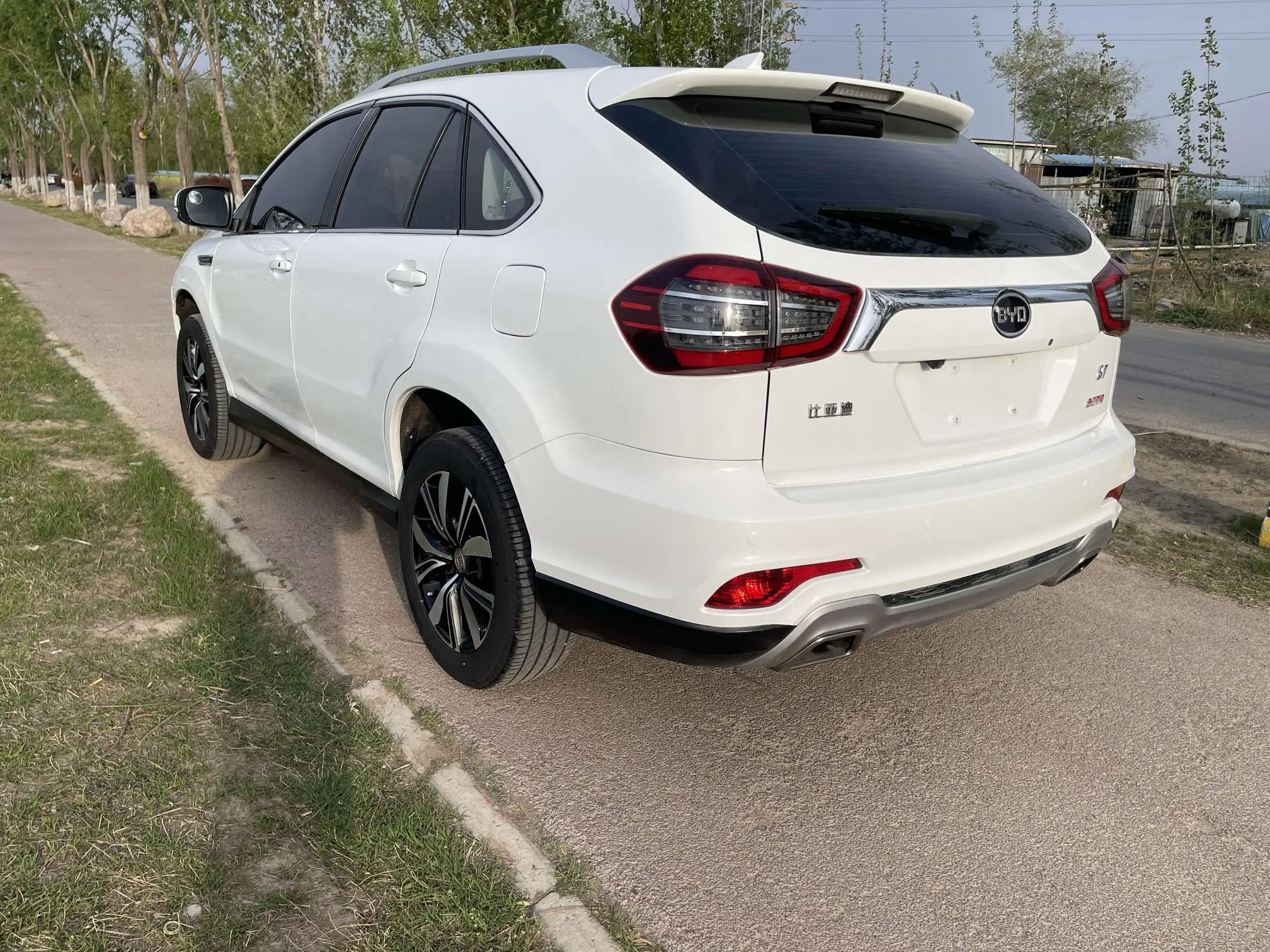 BYD S7