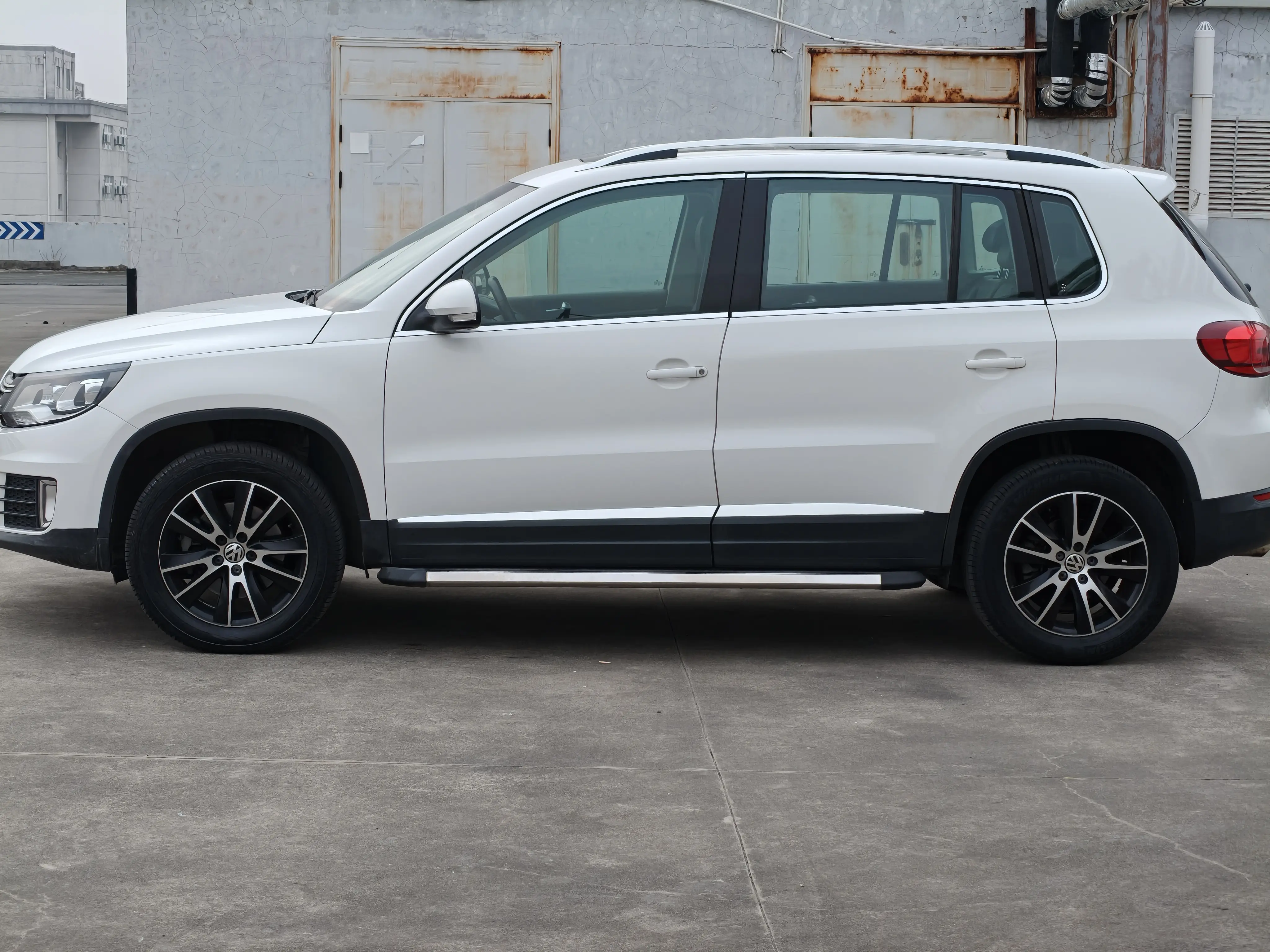 Volkswagen Tiguan (Tharu)