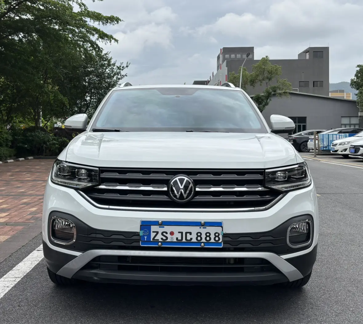 Volkswagen Explore the shadows