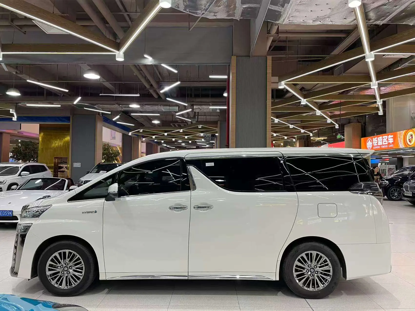 Toyota Crown Wellfire