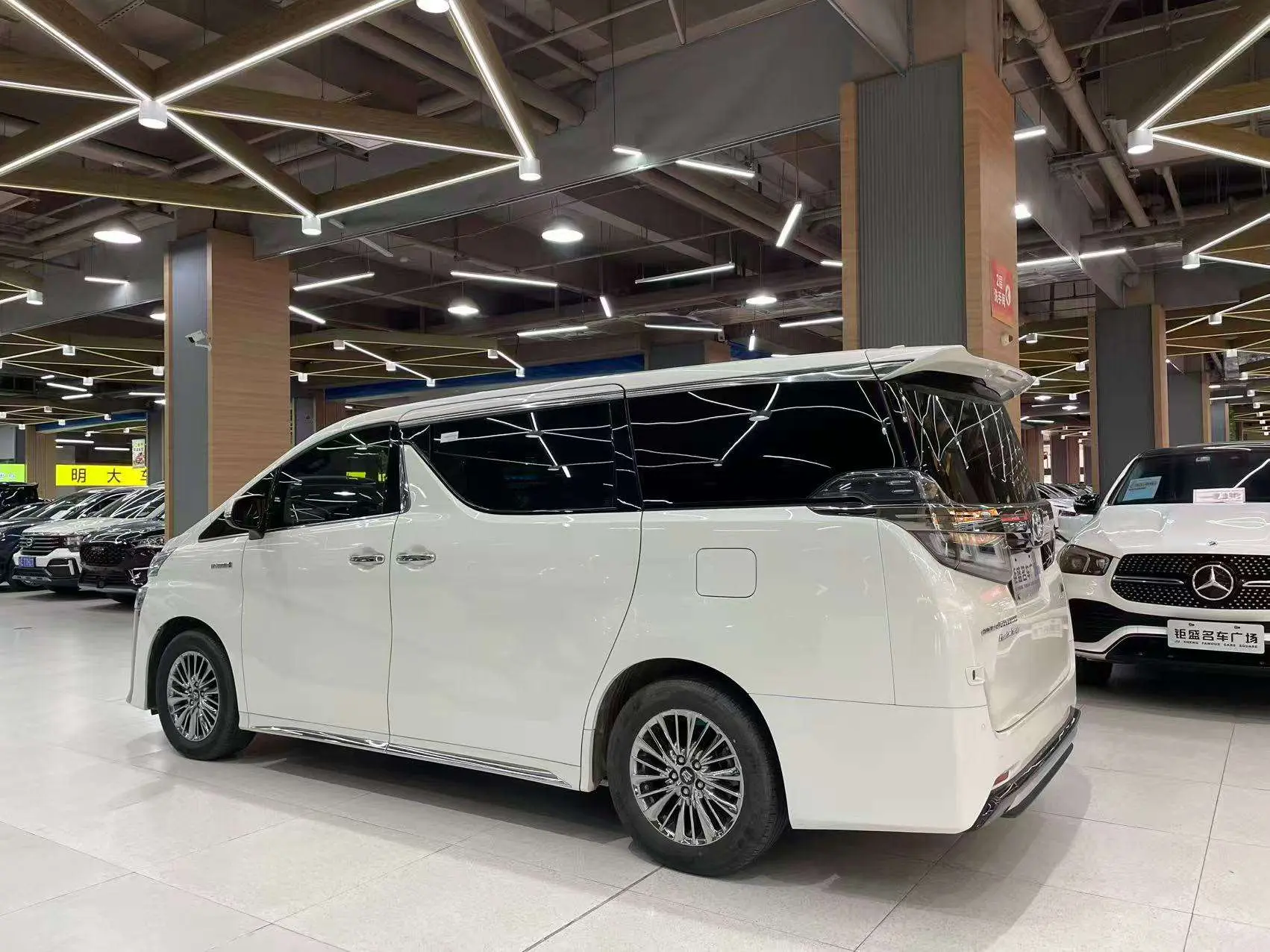 Toyota Crown Wellfire