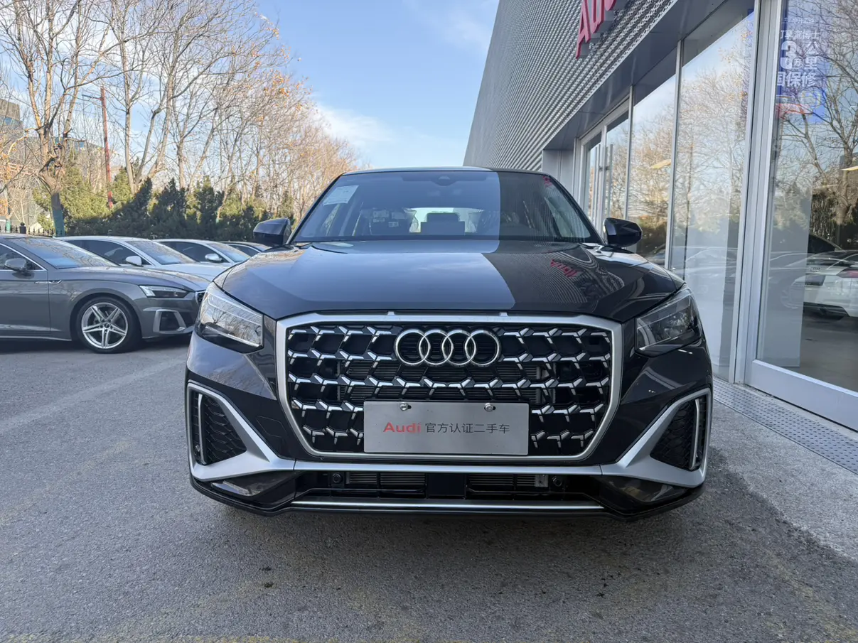 Audi Q2L