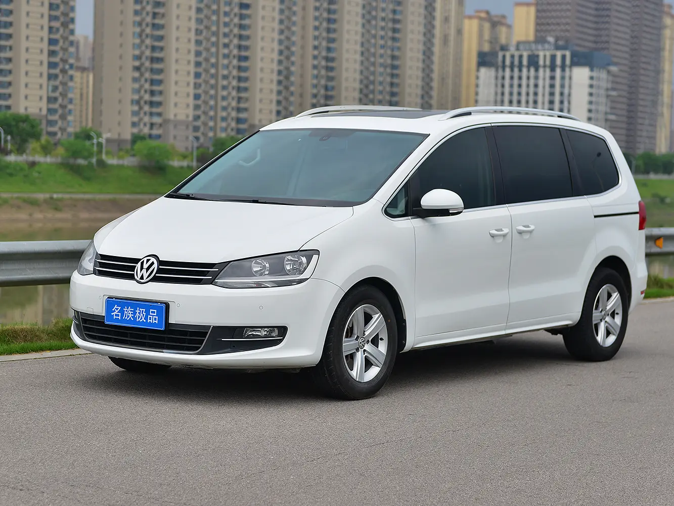 Volkswagen Sharon