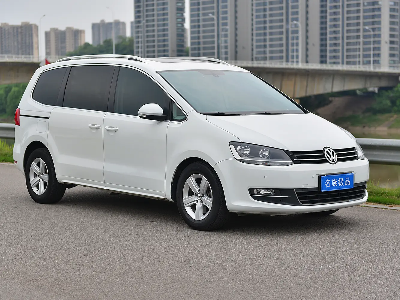 Volkswagen Sharon