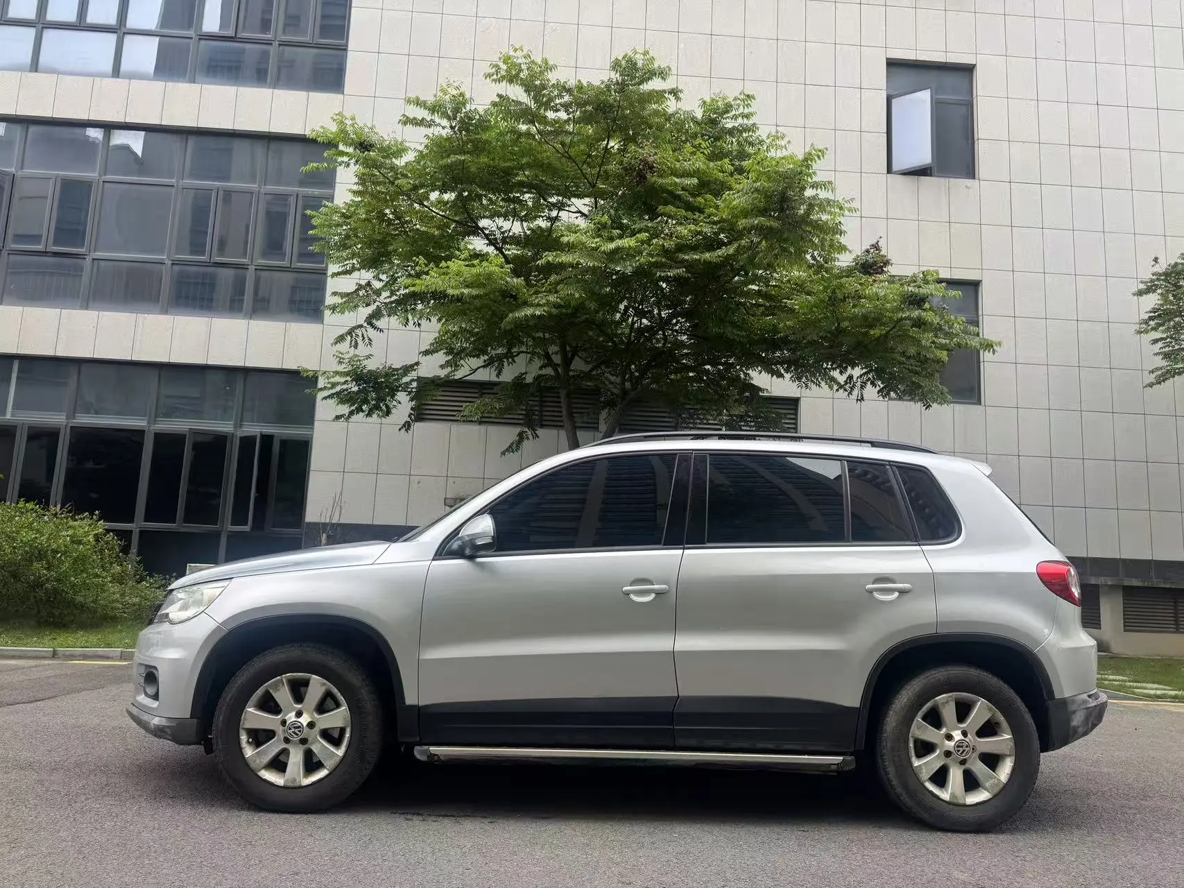 Volkswagen Tiguan (Tharu)