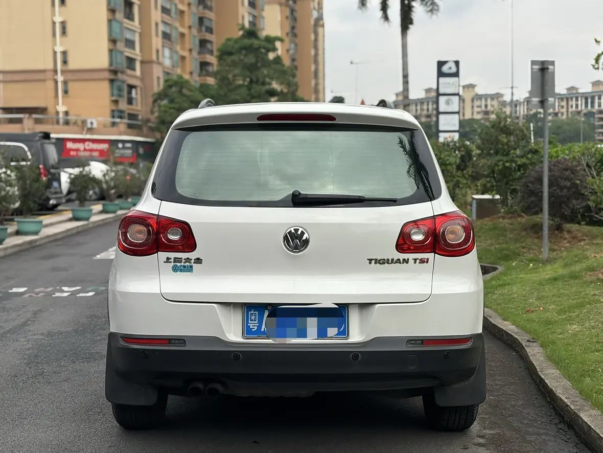 Volkswagen Tiguan (Tharu)