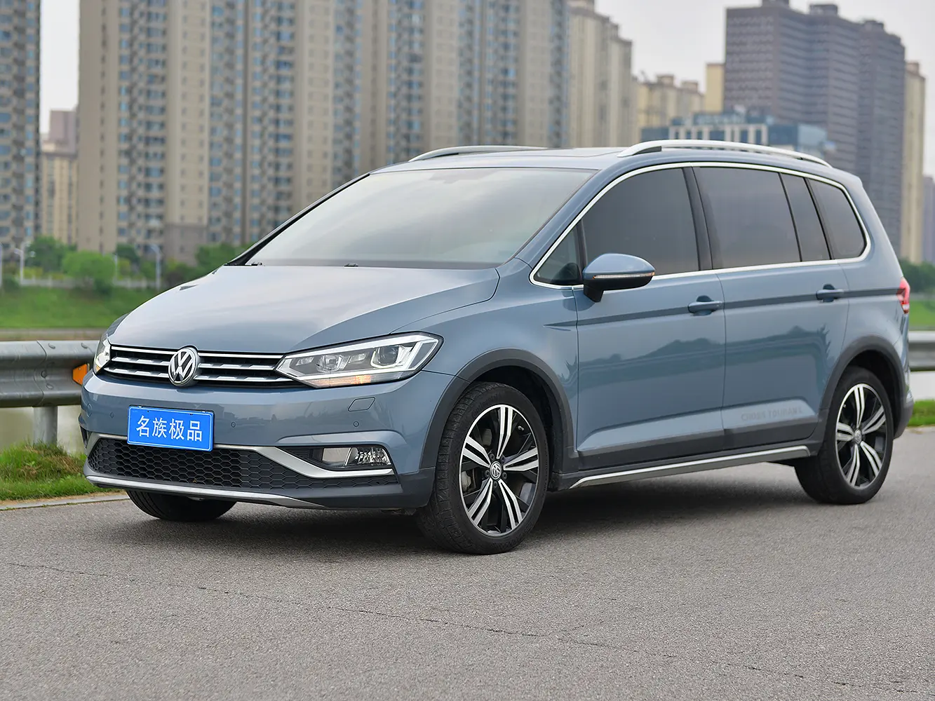 Volkswagen Touran L