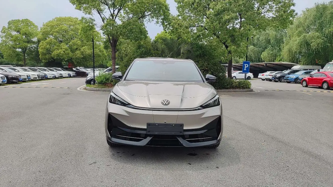 Volkswagen With the crowd06