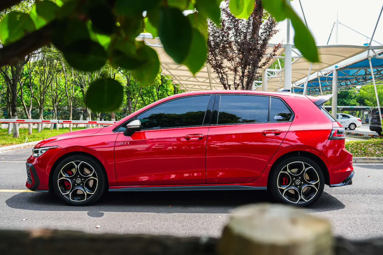 Volkswagen Golf GTI