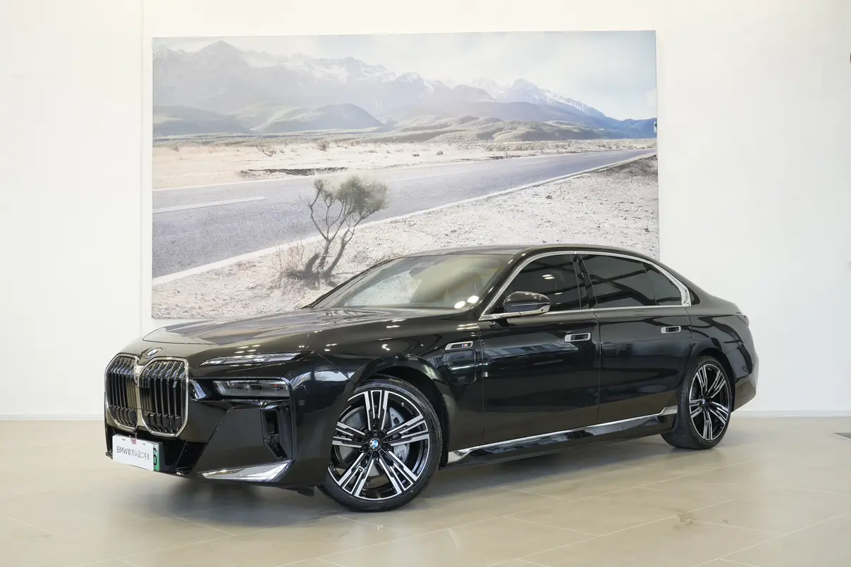 BMW i7