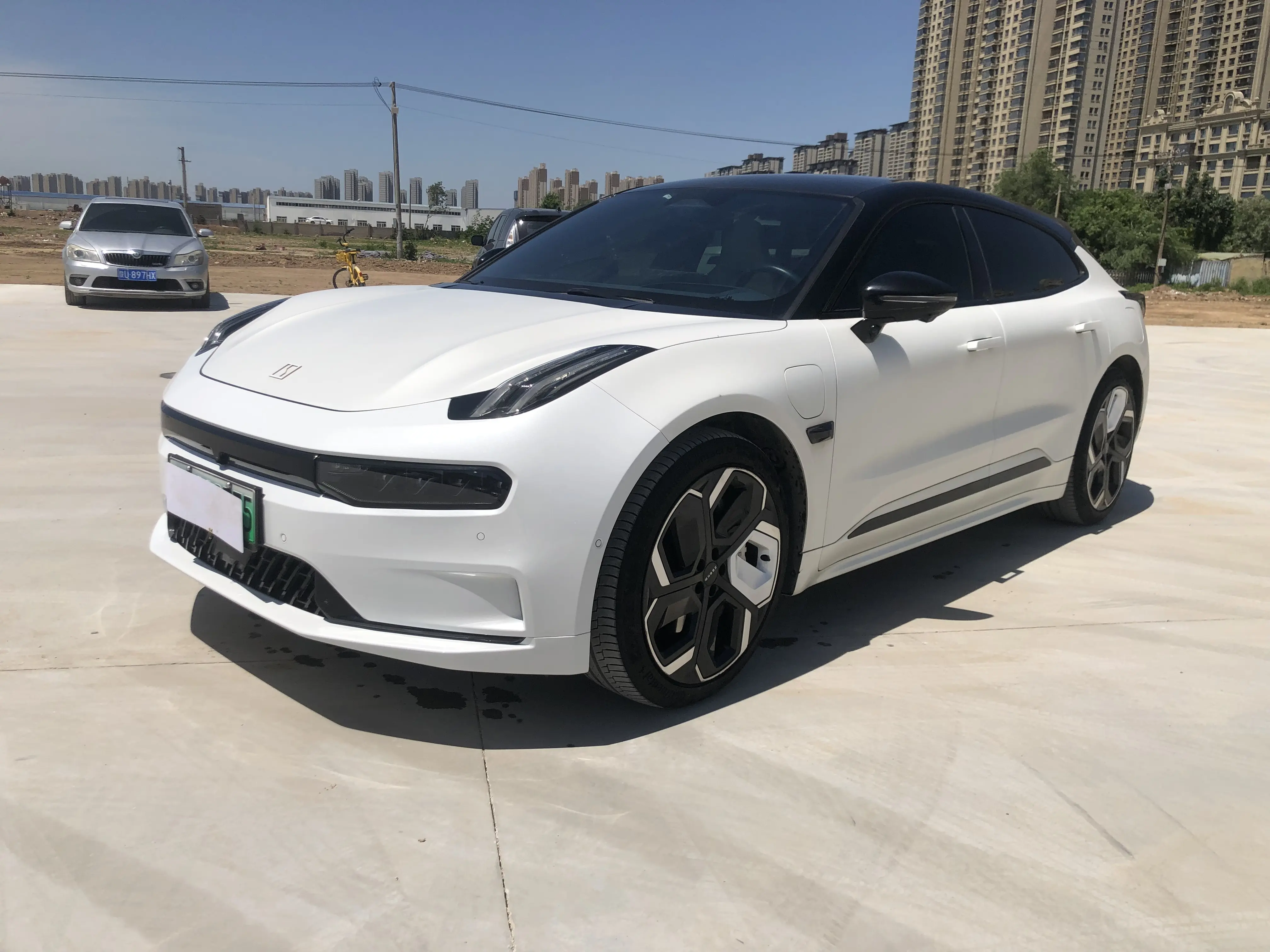 ZEEKR 001