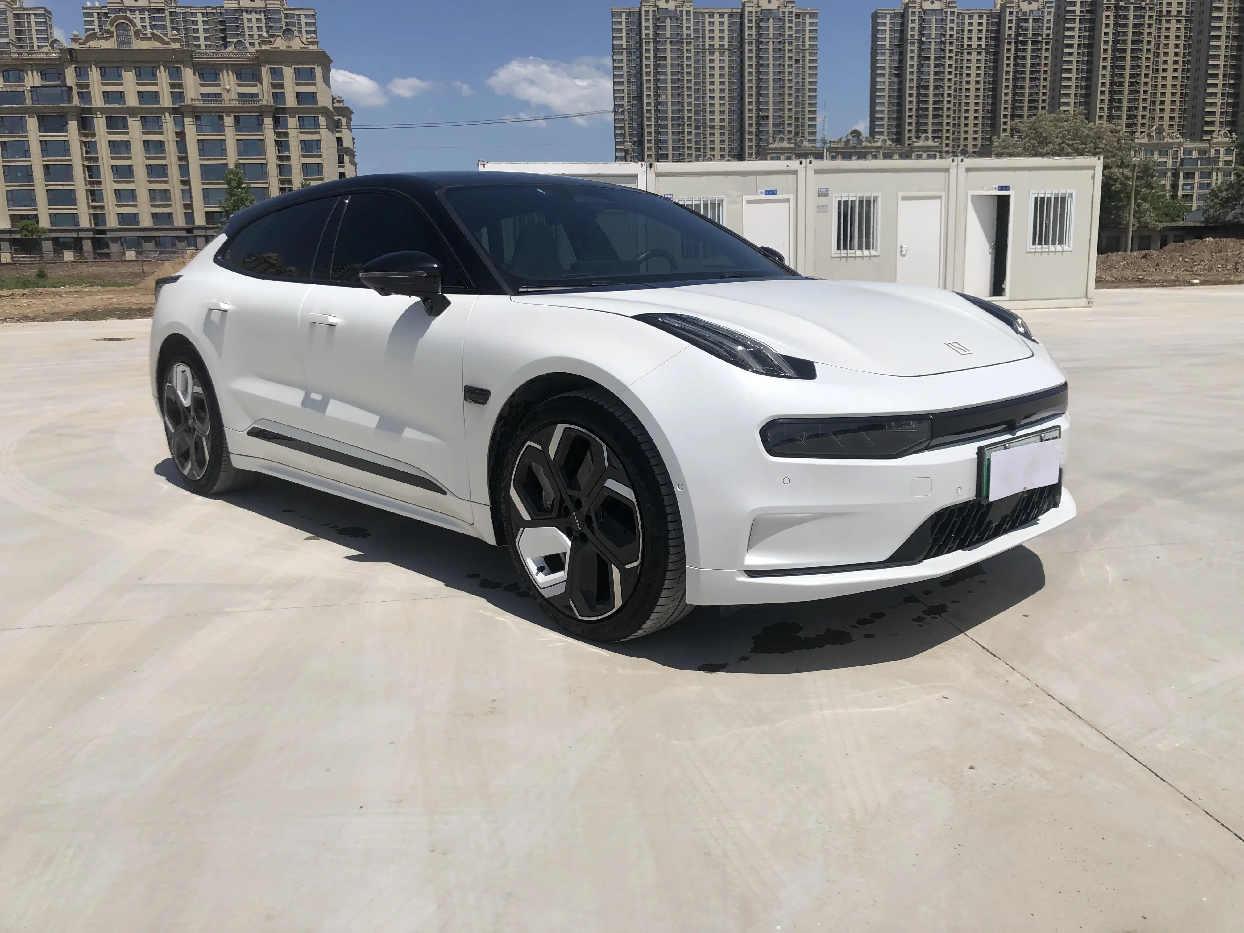 ZEEKR 001