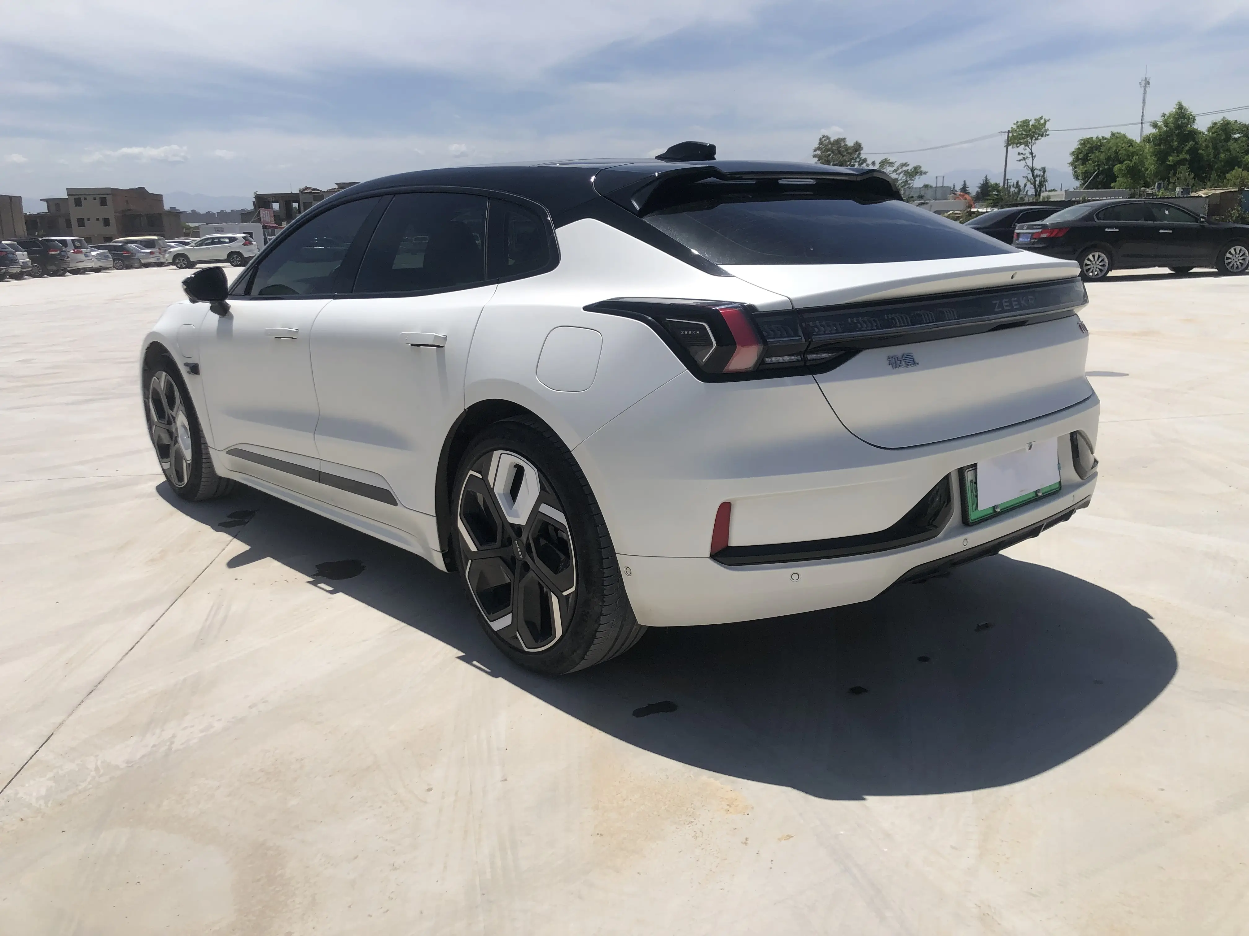 ZEEKR 001