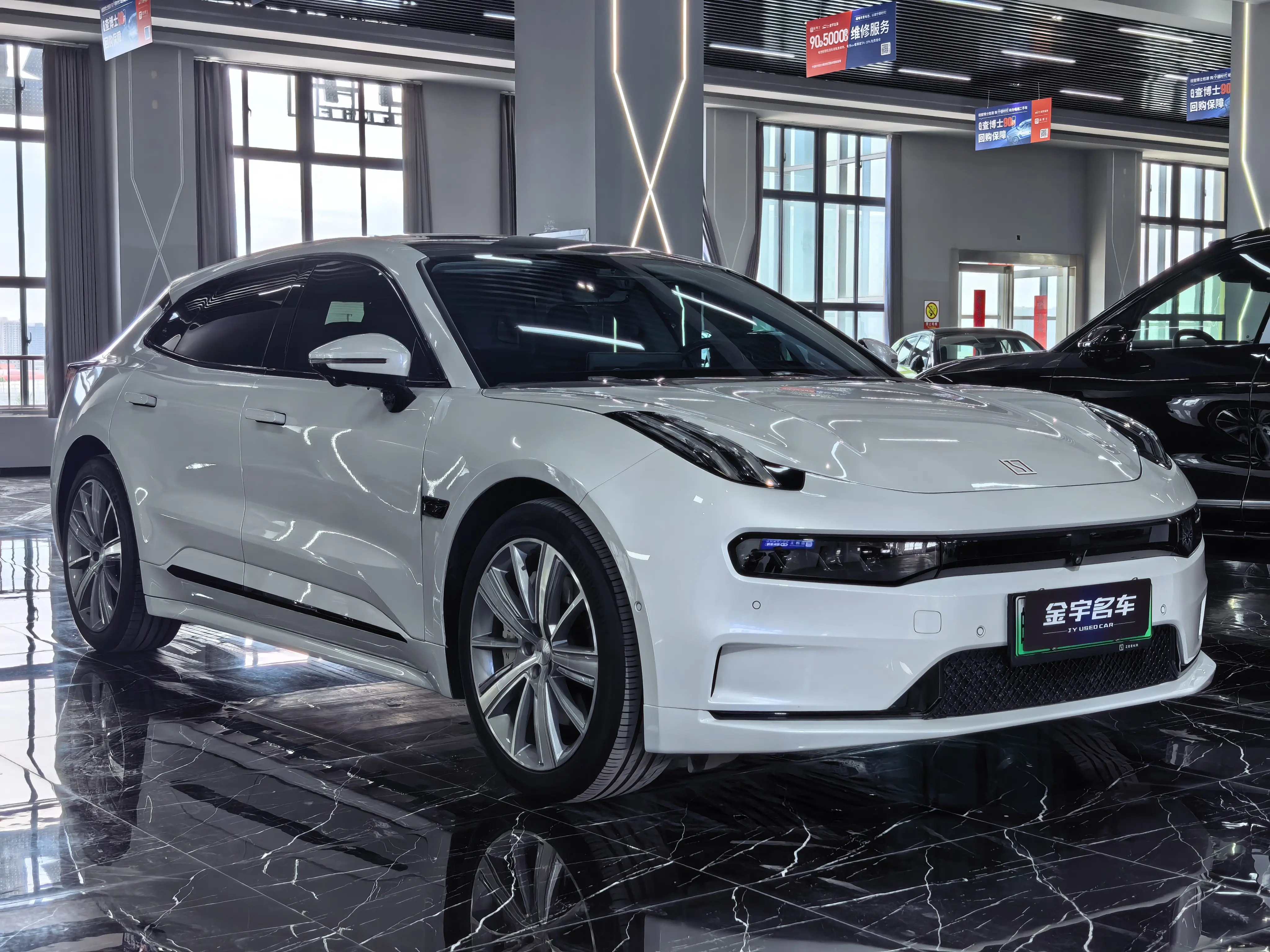 ZEEKR 001