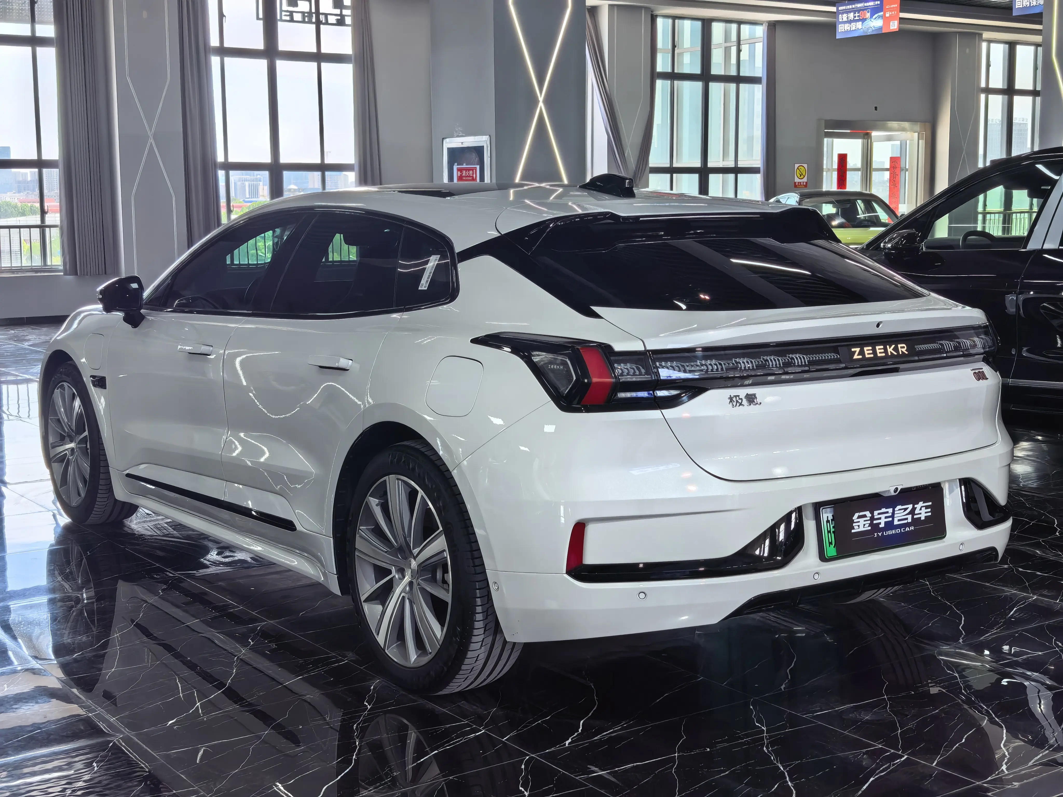 ZEEKR 001