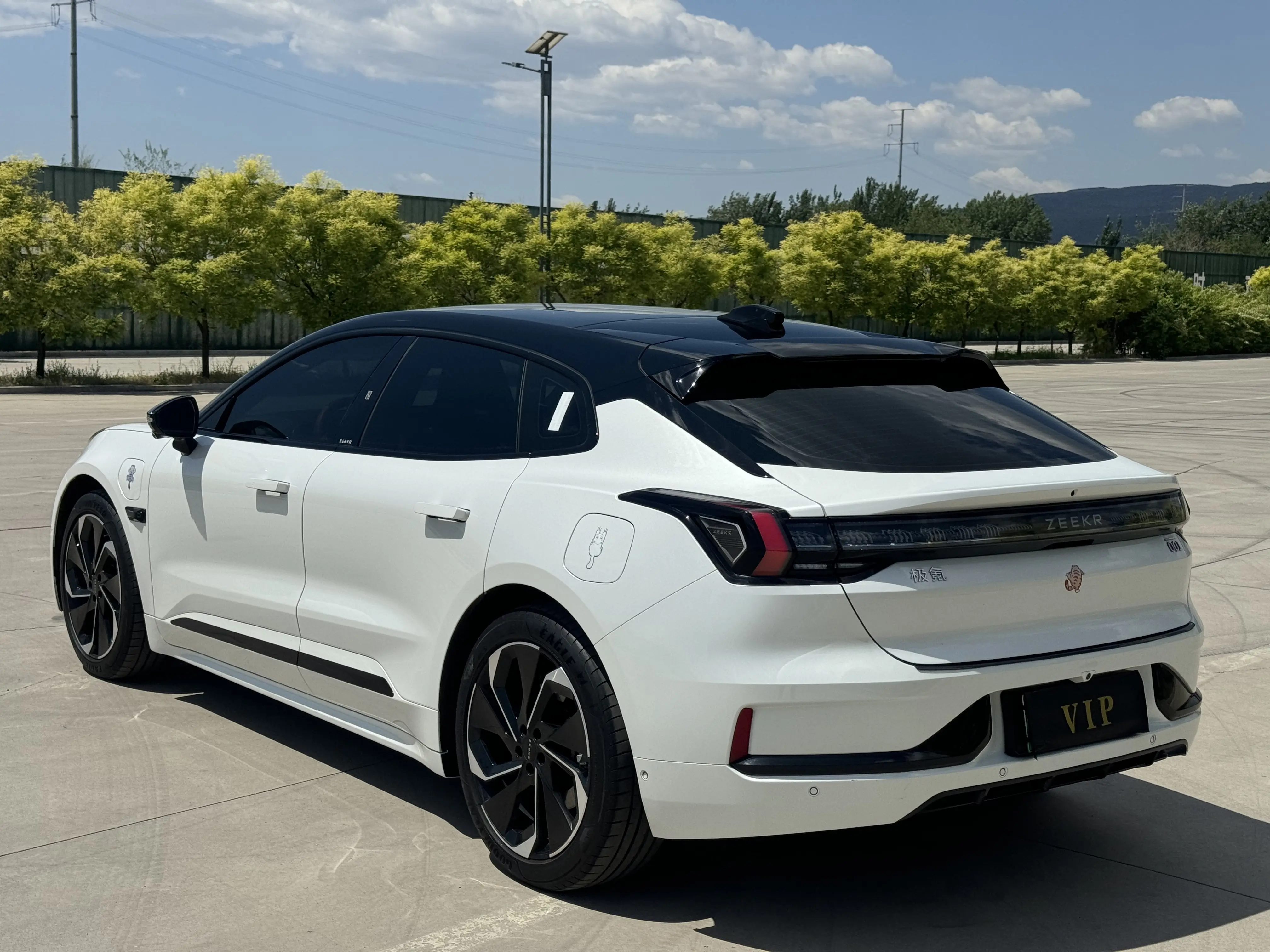 ZEEKR 001