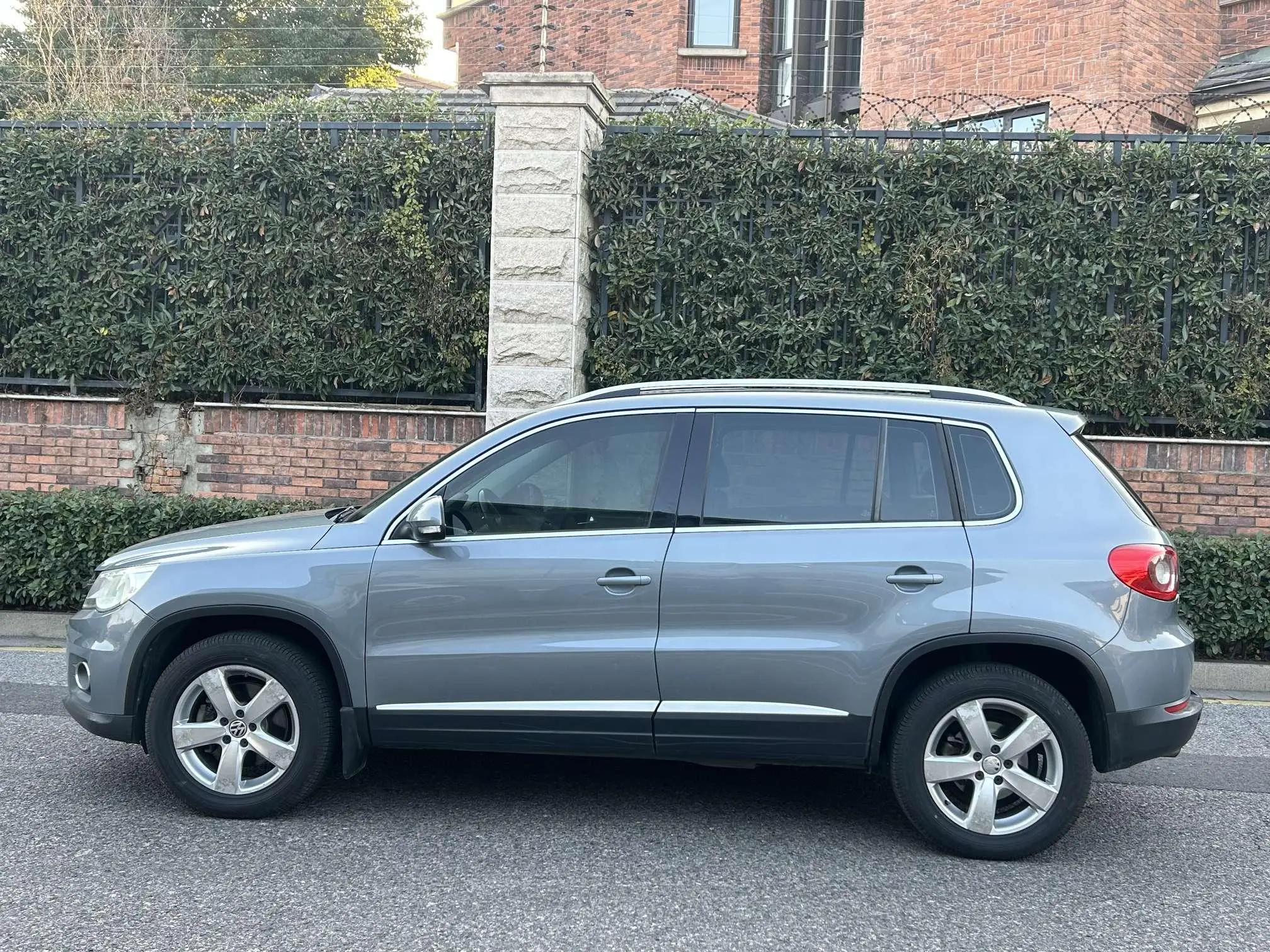 Volkswagen Tiguan (Tharu)