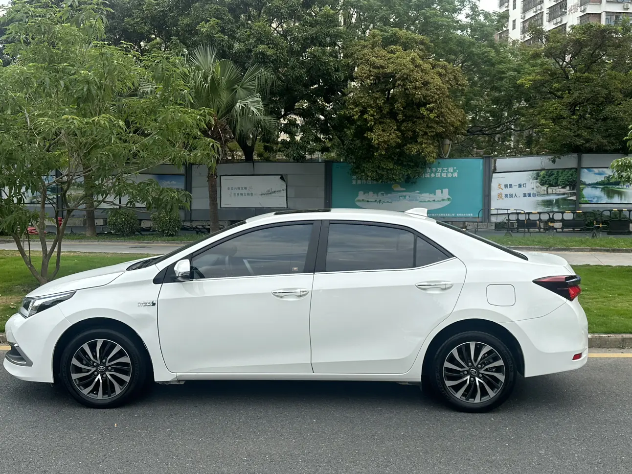 Toyota Corolla Dual Engine E+