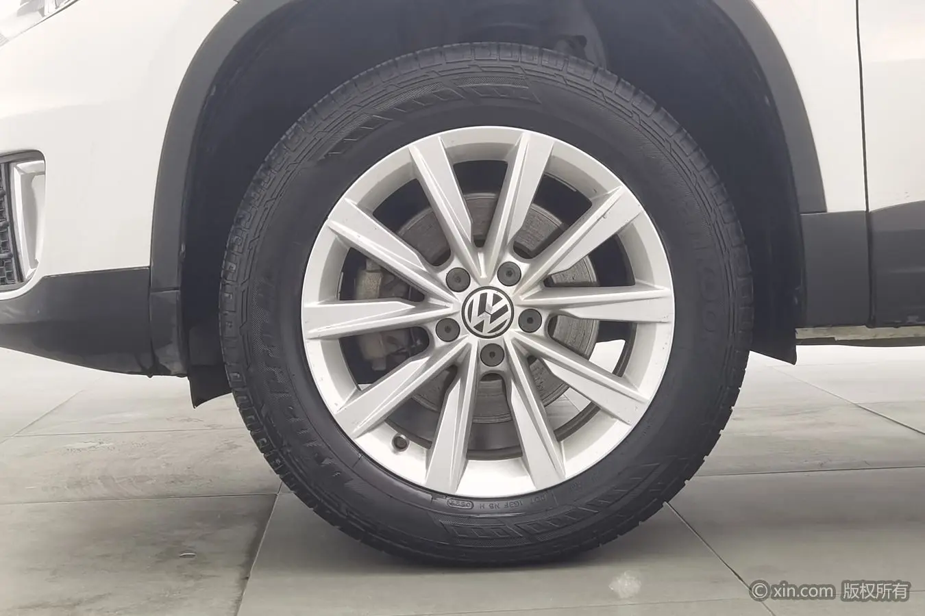Volkswagen Tiguan (Tharu)