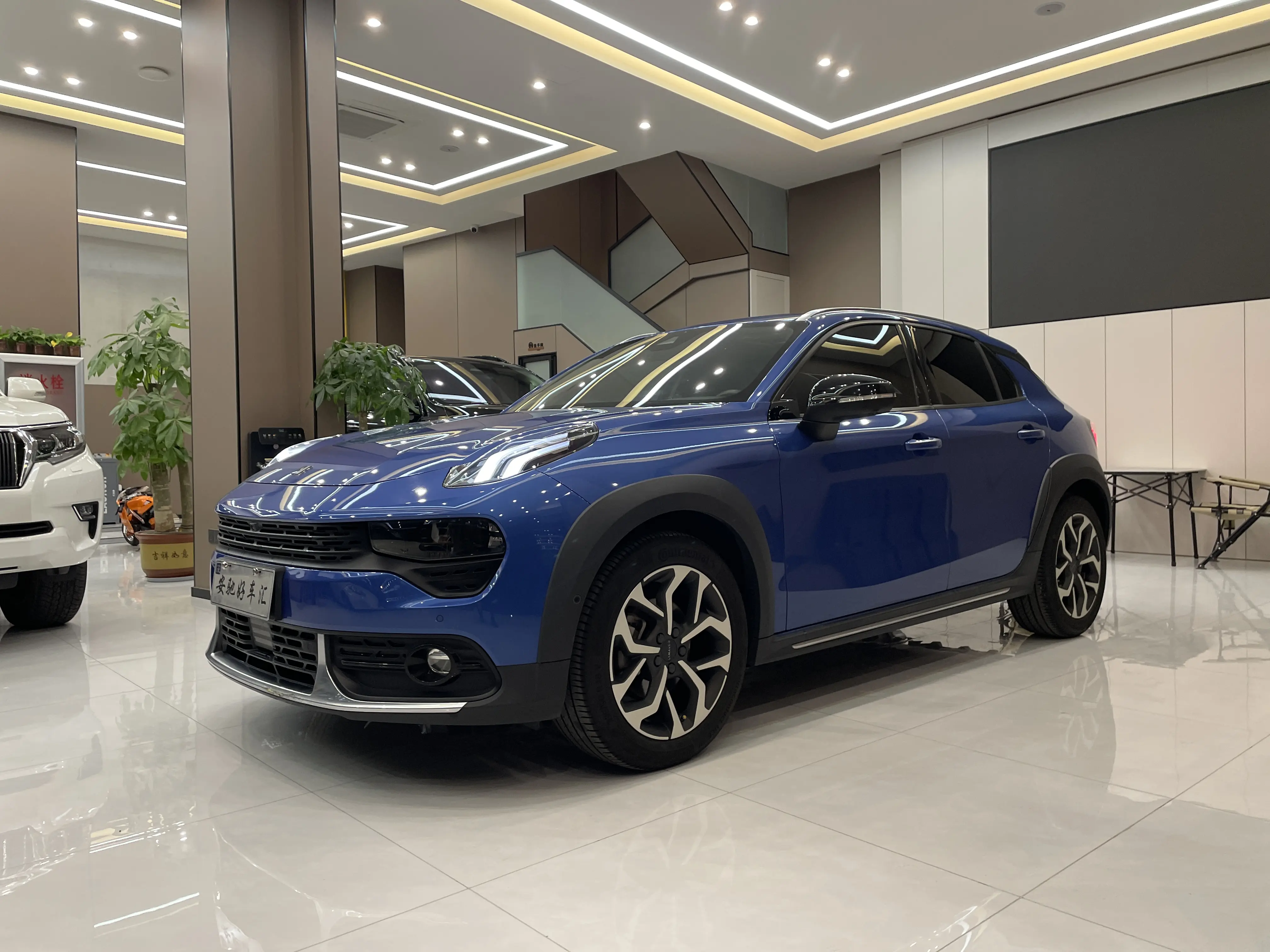 Lynk & Co 02
