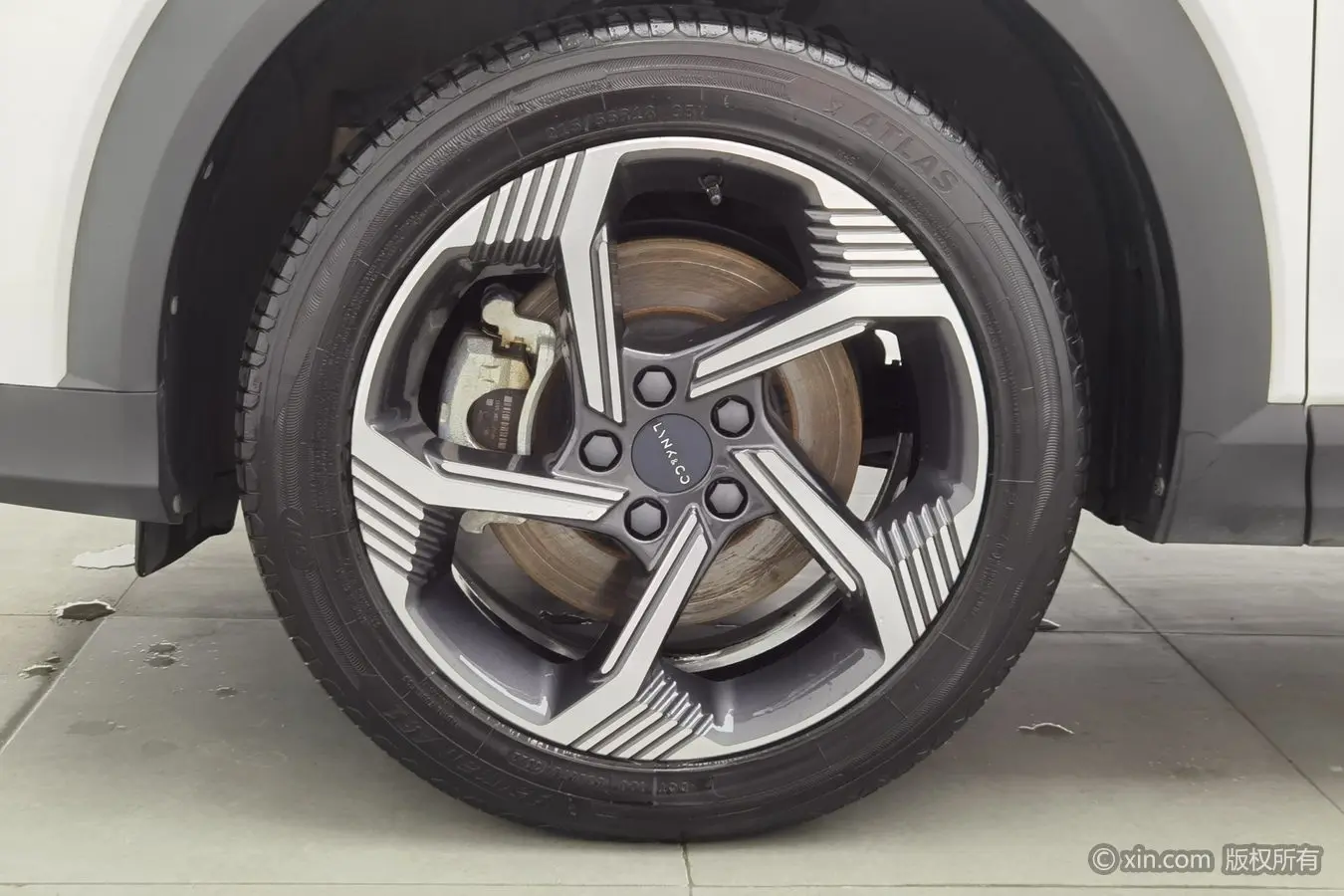 Lynk & Co 06