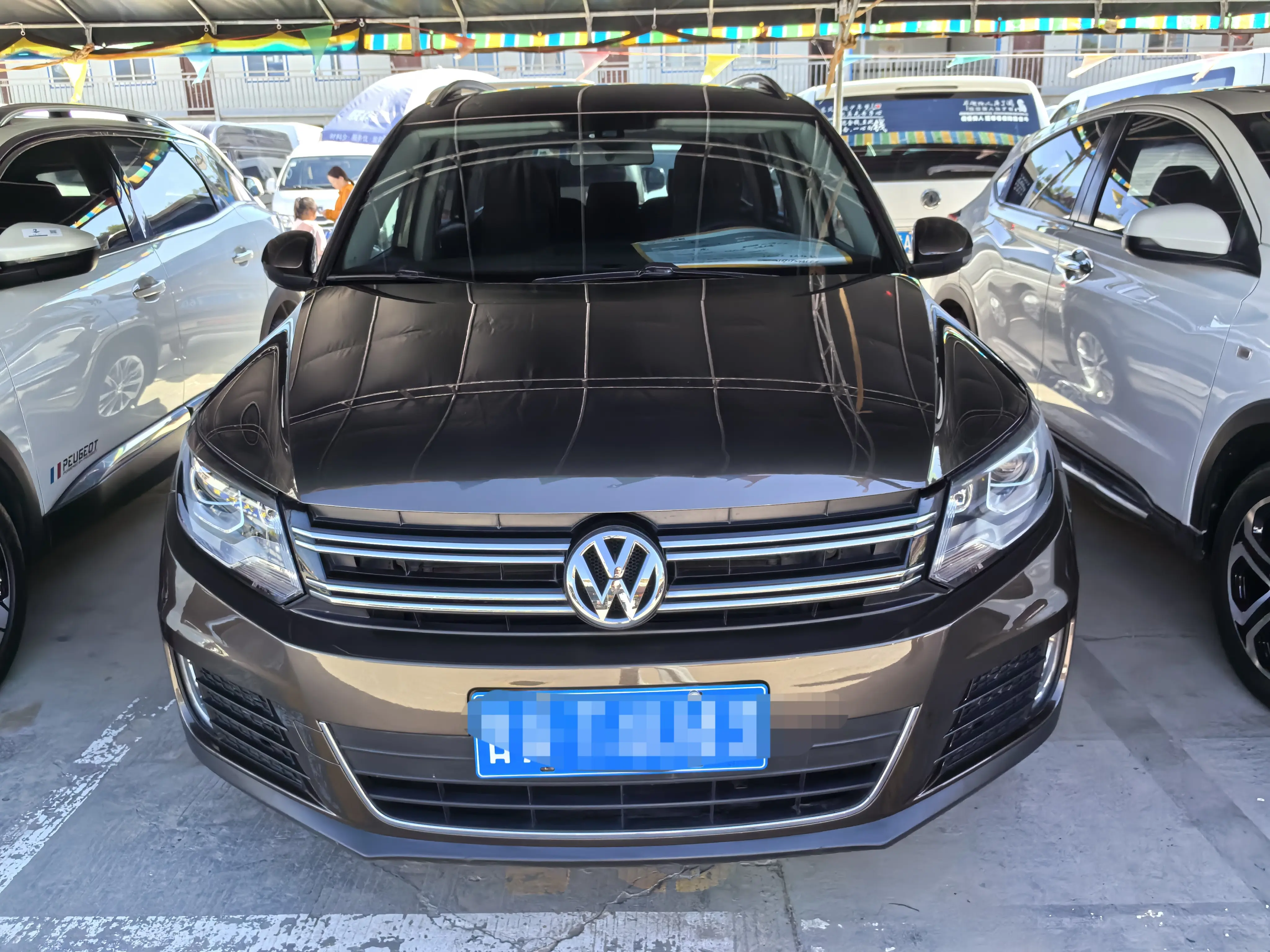 Volkswagen Tiguan (Tharu)
