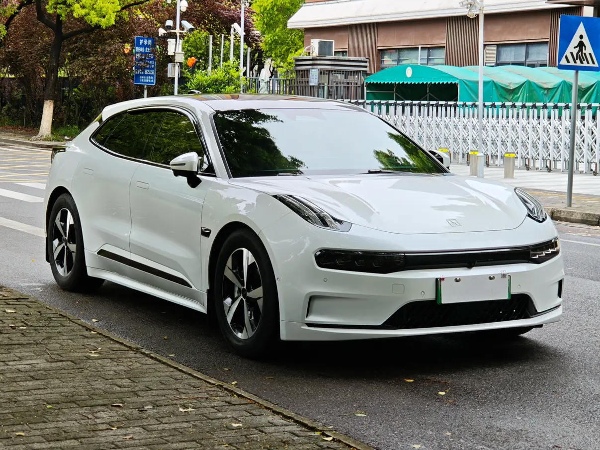 ZEEKR 001