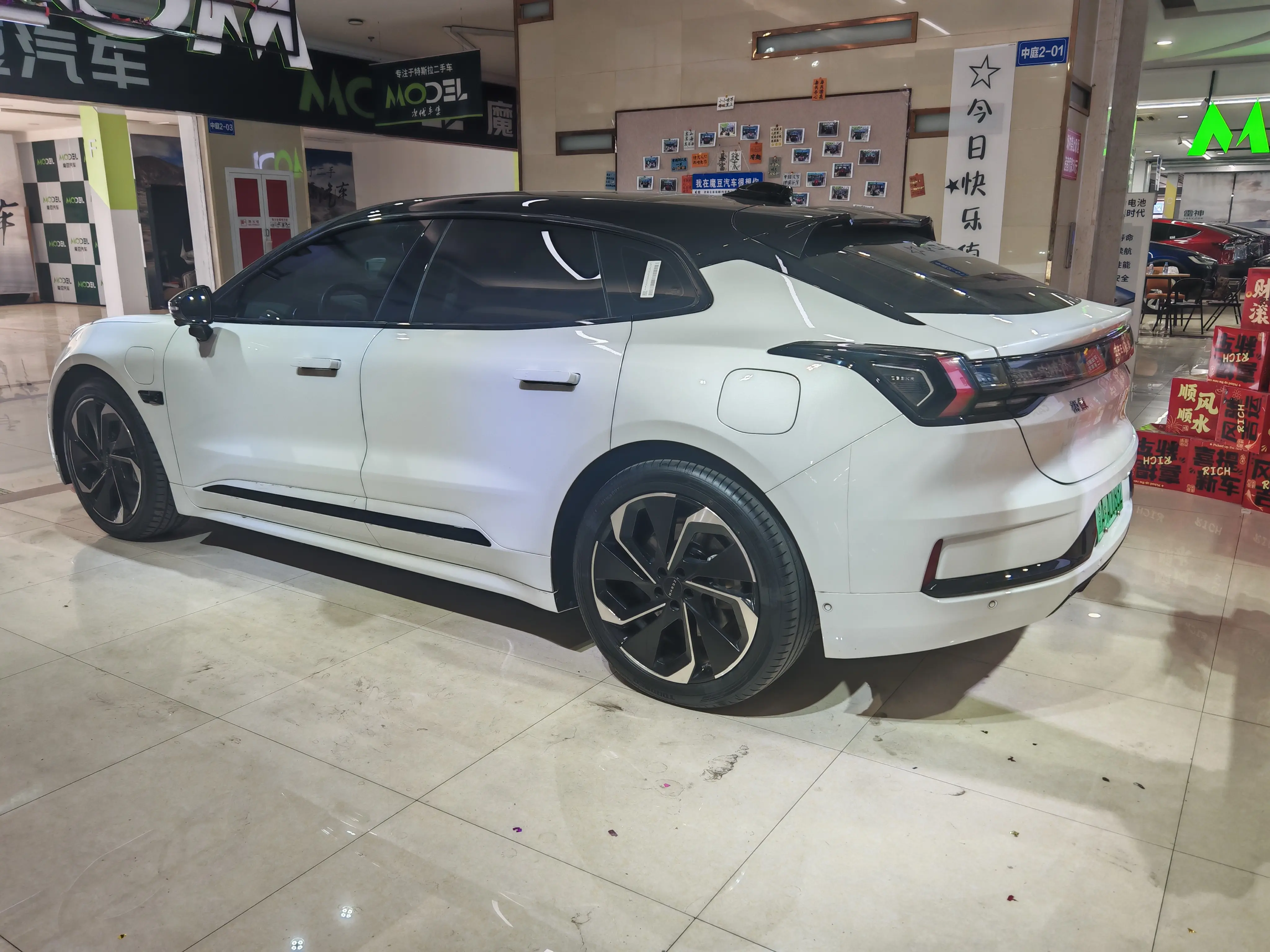 ZEEKR 001