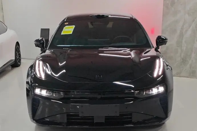 ZEEKR 001