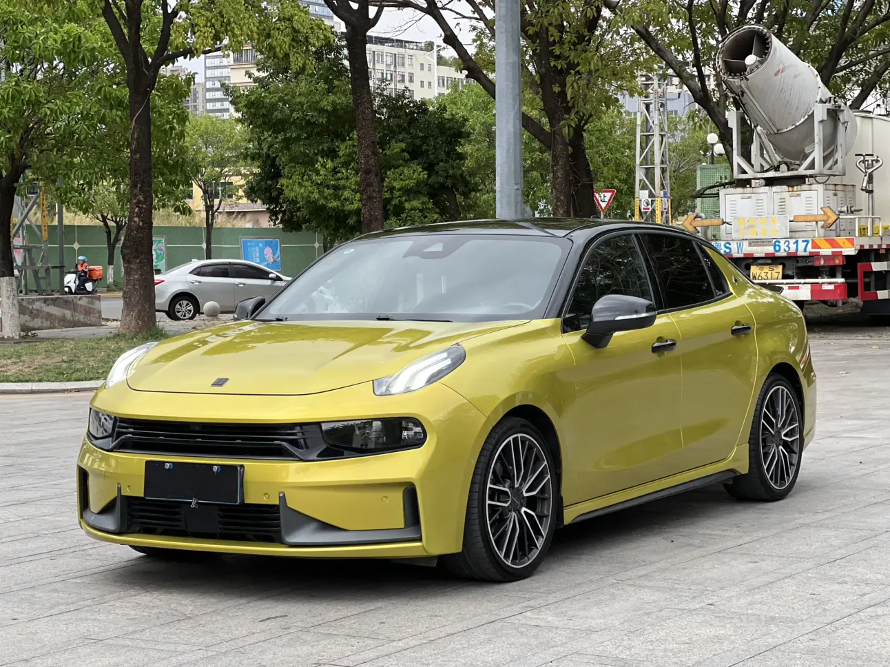 Lynk & Co 03