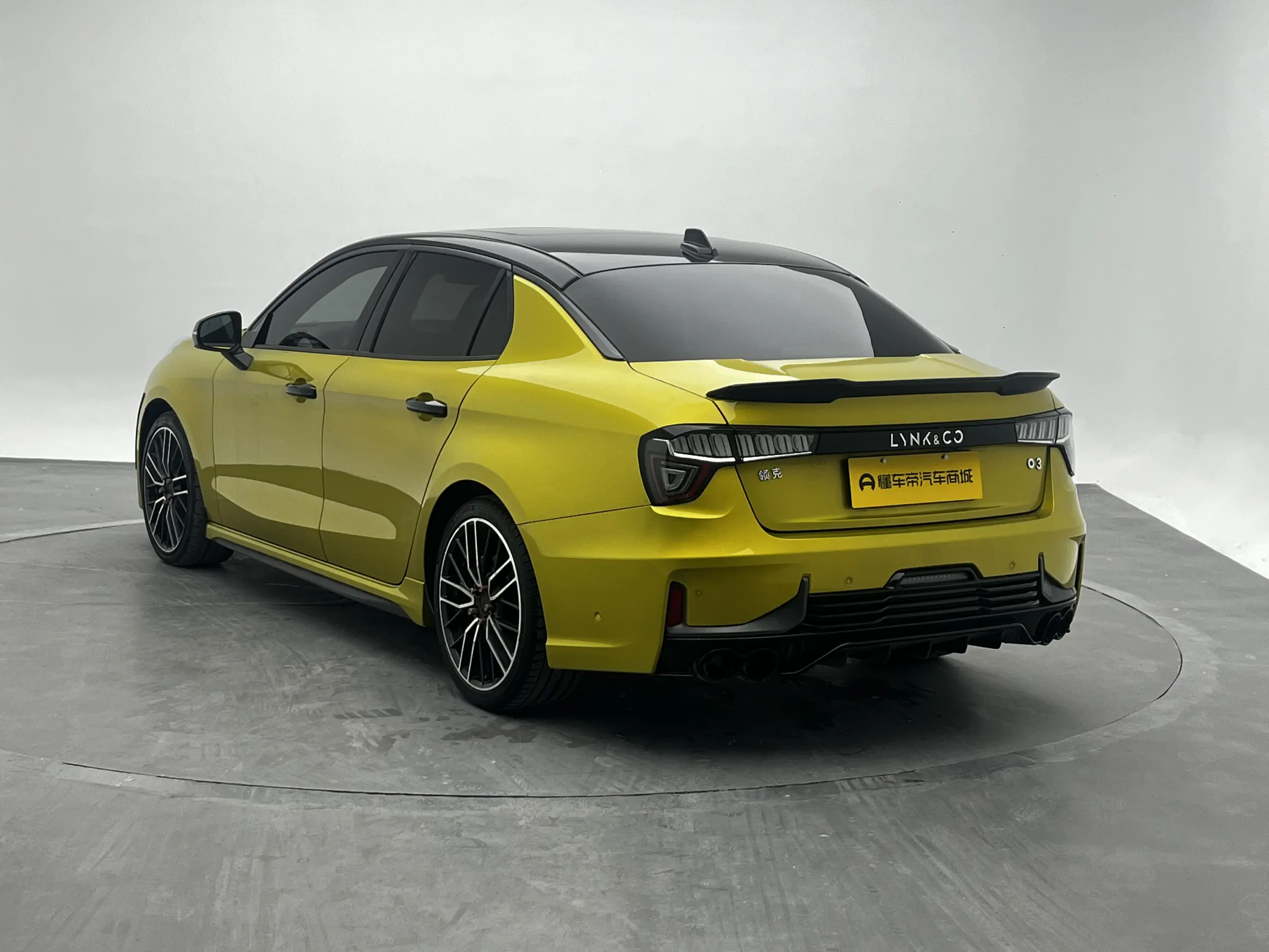 Lynk & Co 03