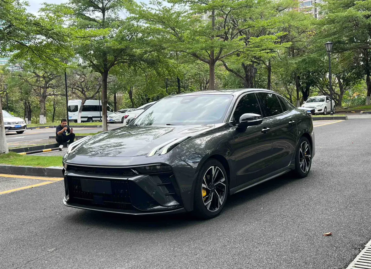 Lynk & Co 03