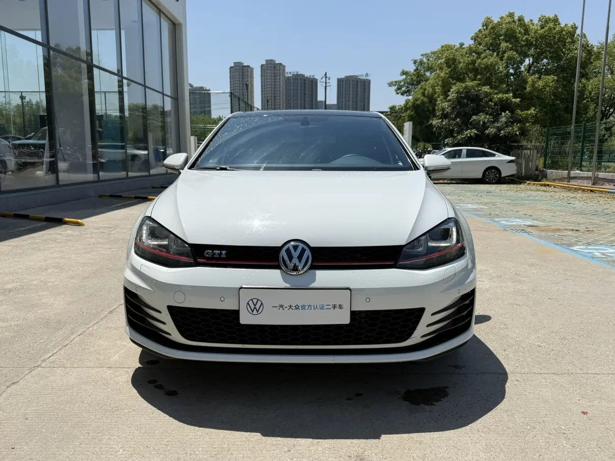 Volkswagen Golf GTI
